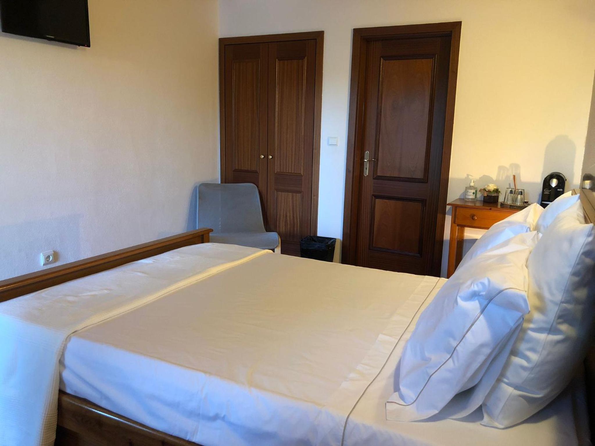 Double Room with Private Bathroom photo 3