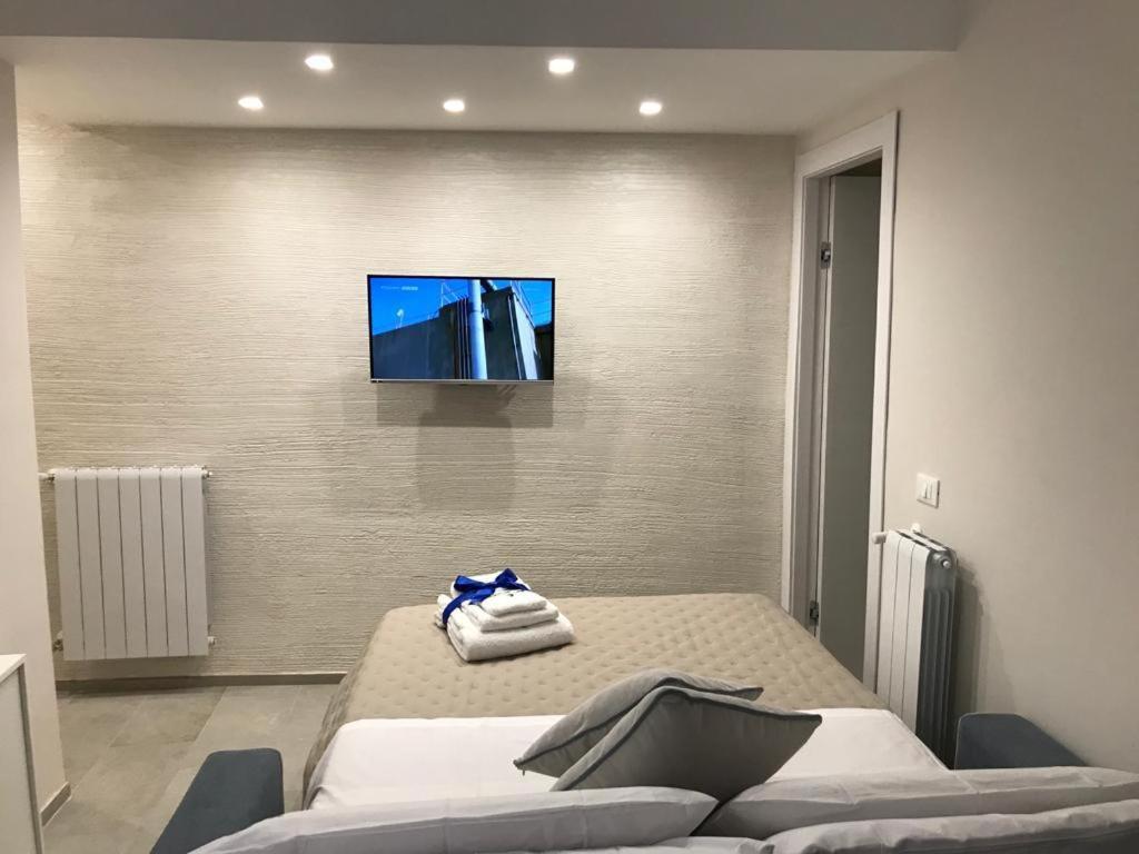 One-Bedroom House - Photo 59