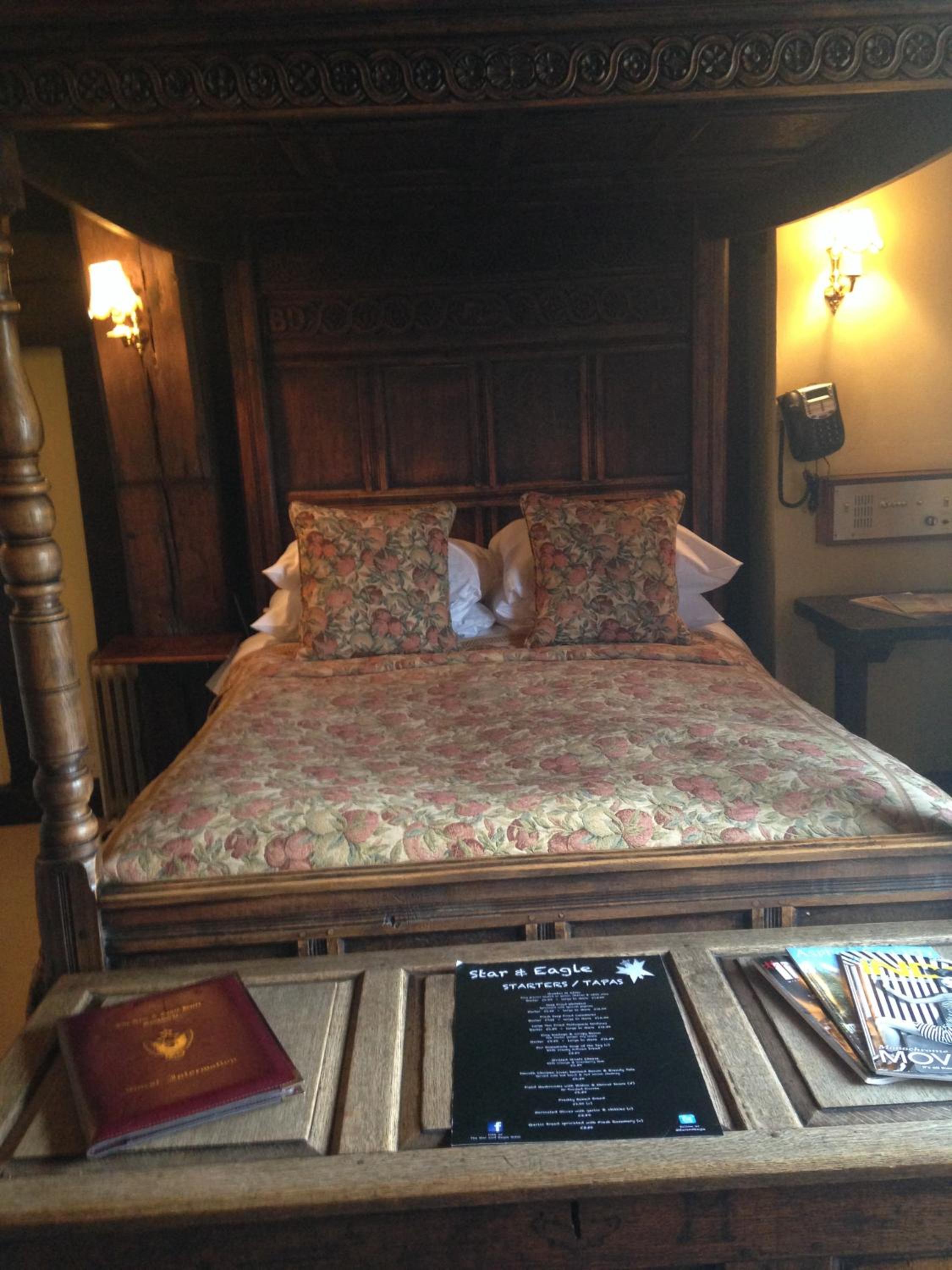 Double Room with Four Poster Bed photo 3