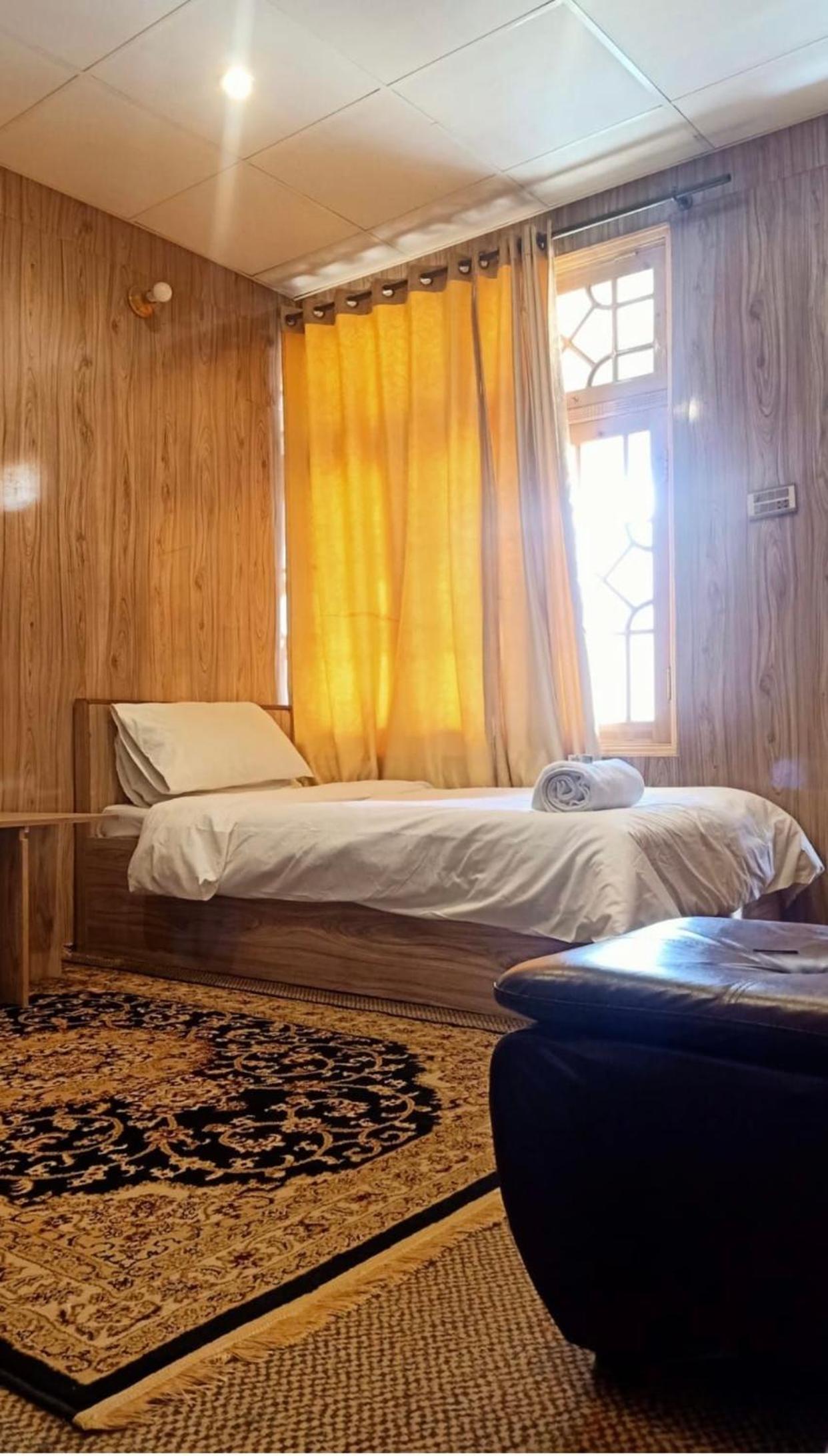 Twin Room with Mountain View photo 1