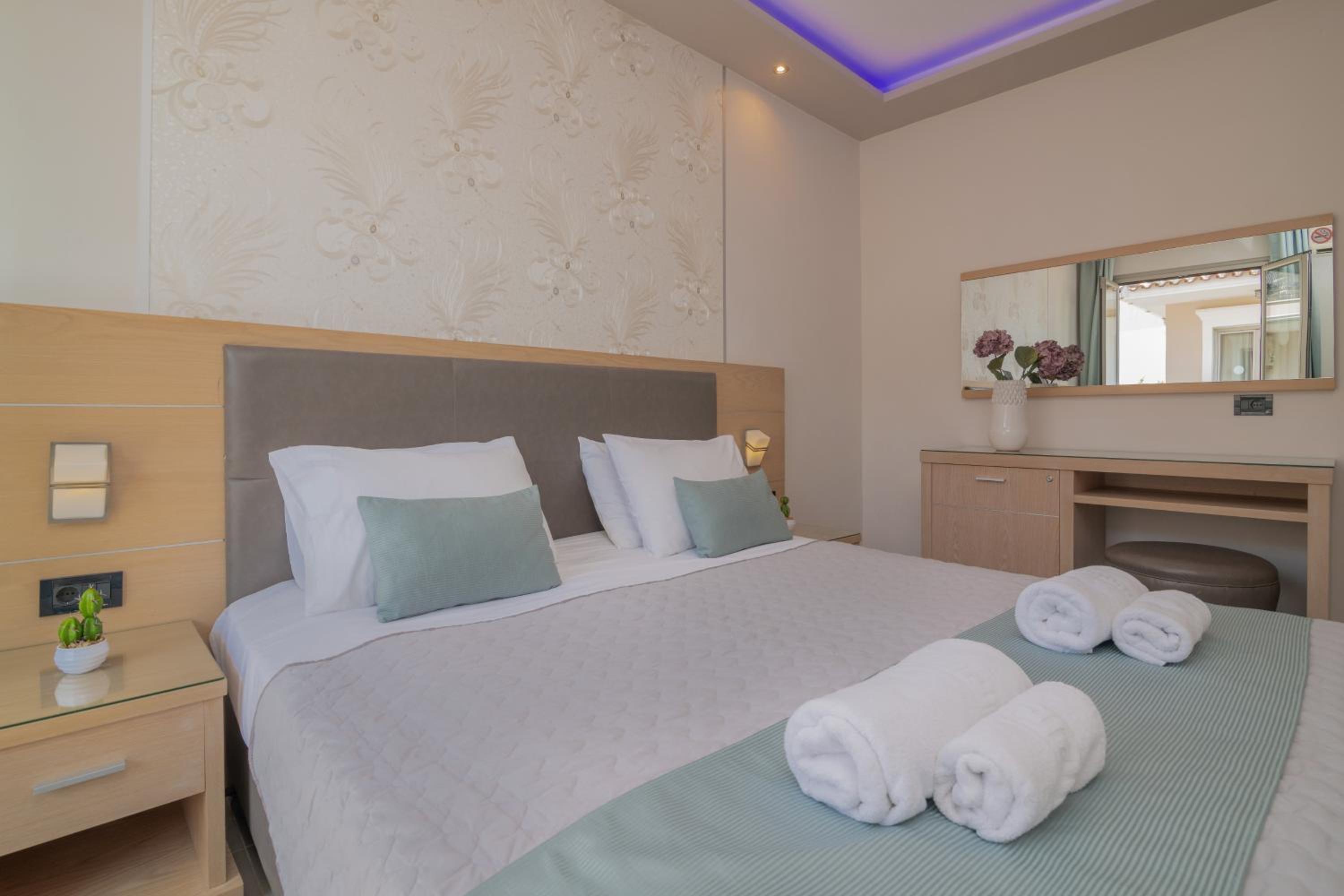 Superior Double or Twin Room with Balcony - Photo 16