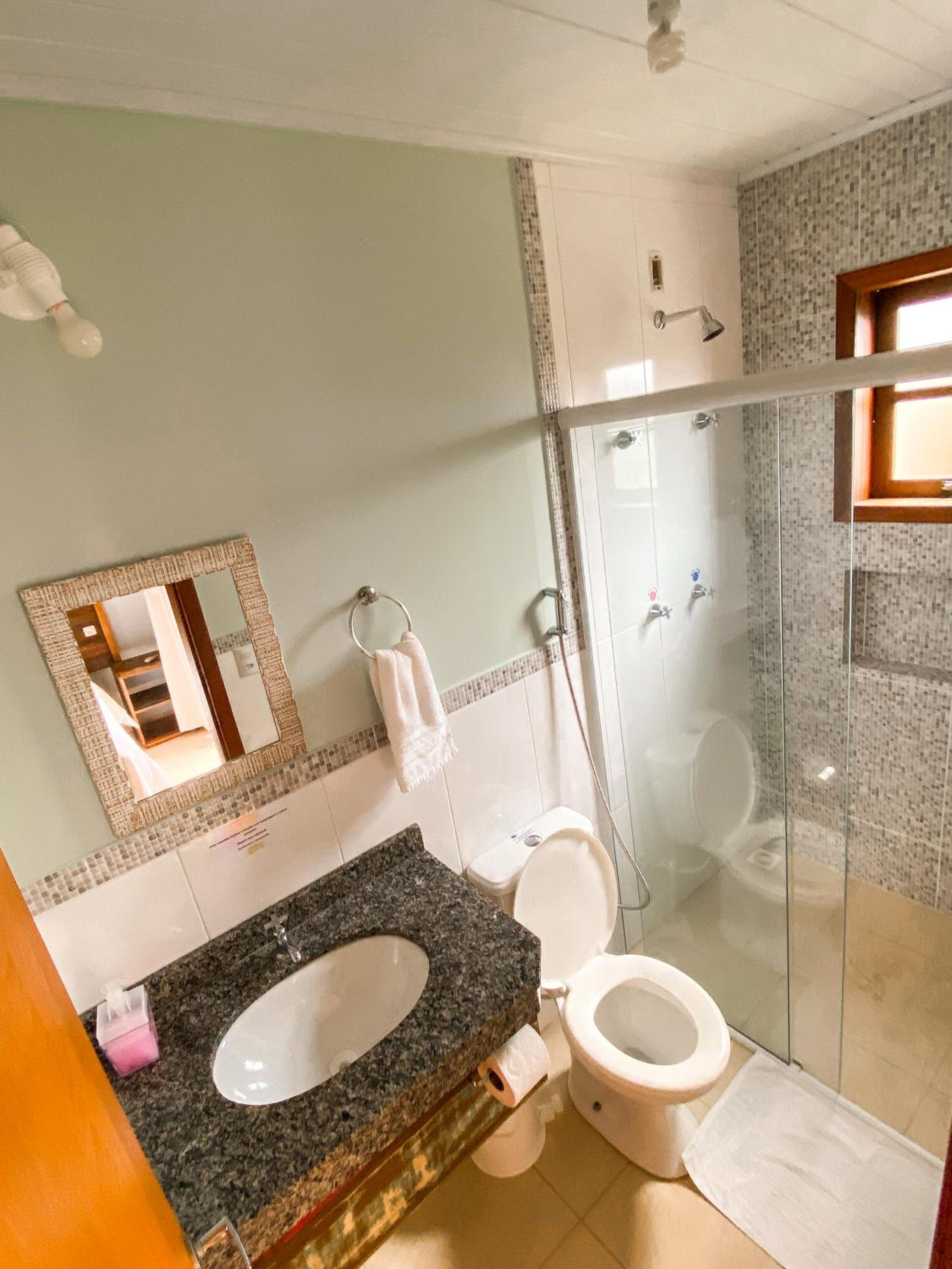 Deluxe Queen Suite photo 2