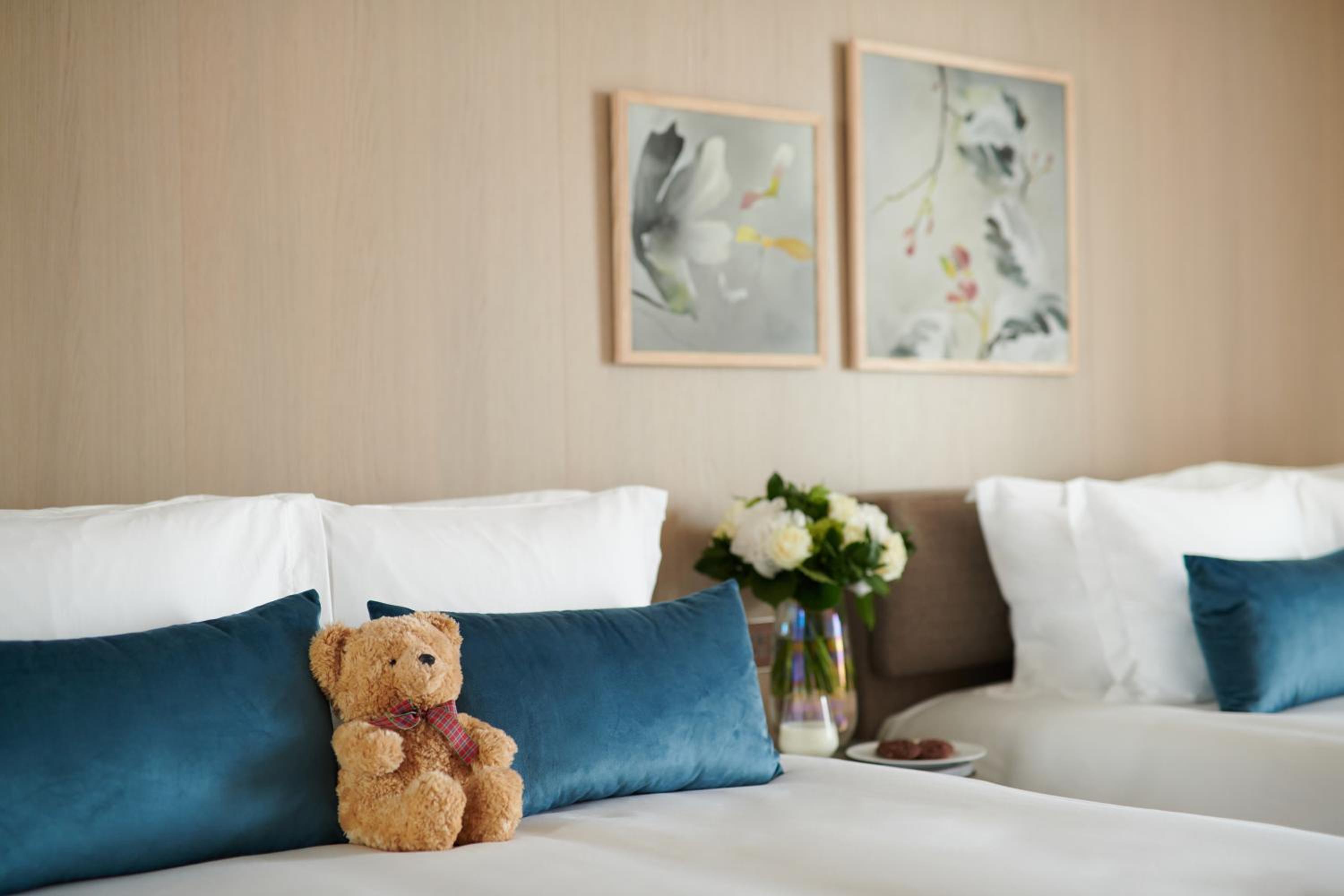 Double Room with Two Double Beds thumbnail 5