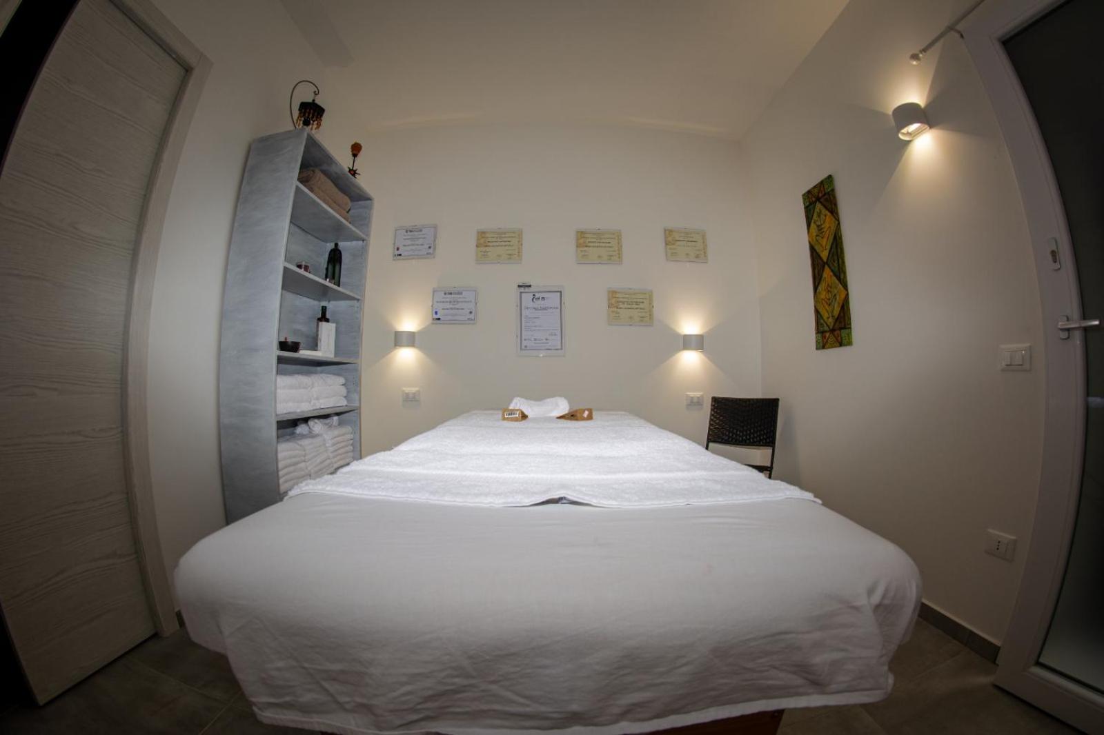 Double or Twin Room - Photo 8