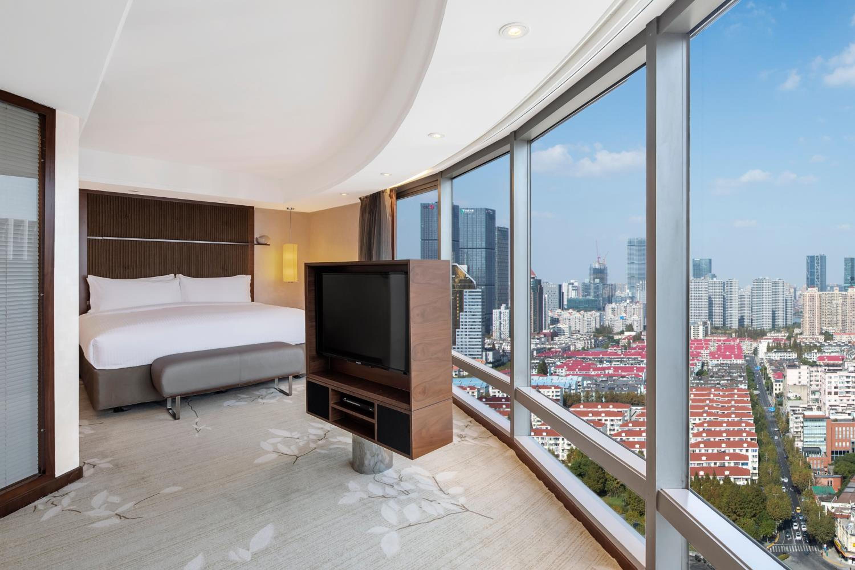 Diplomatic King Suite