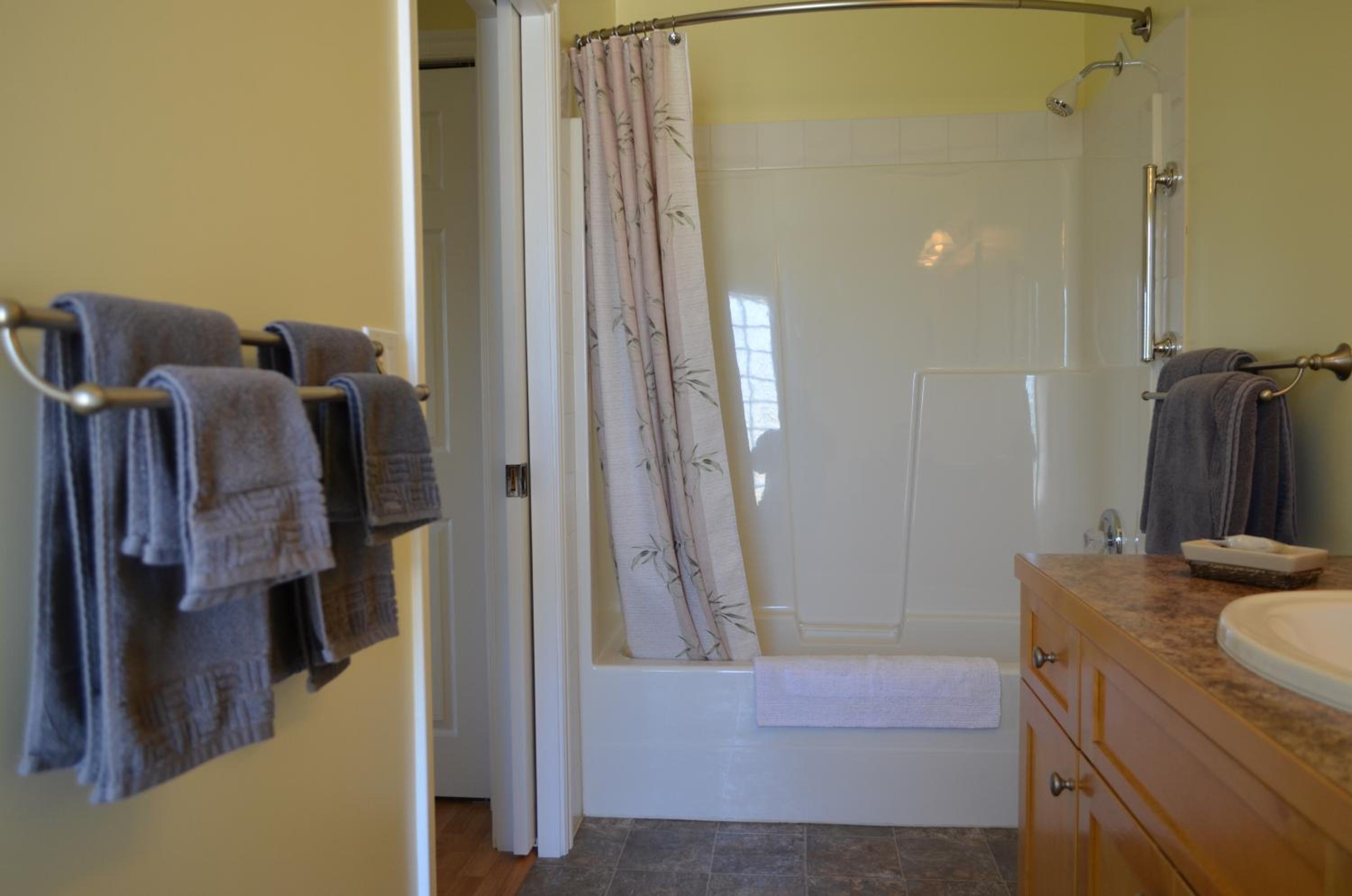 Queen Room photo 2
