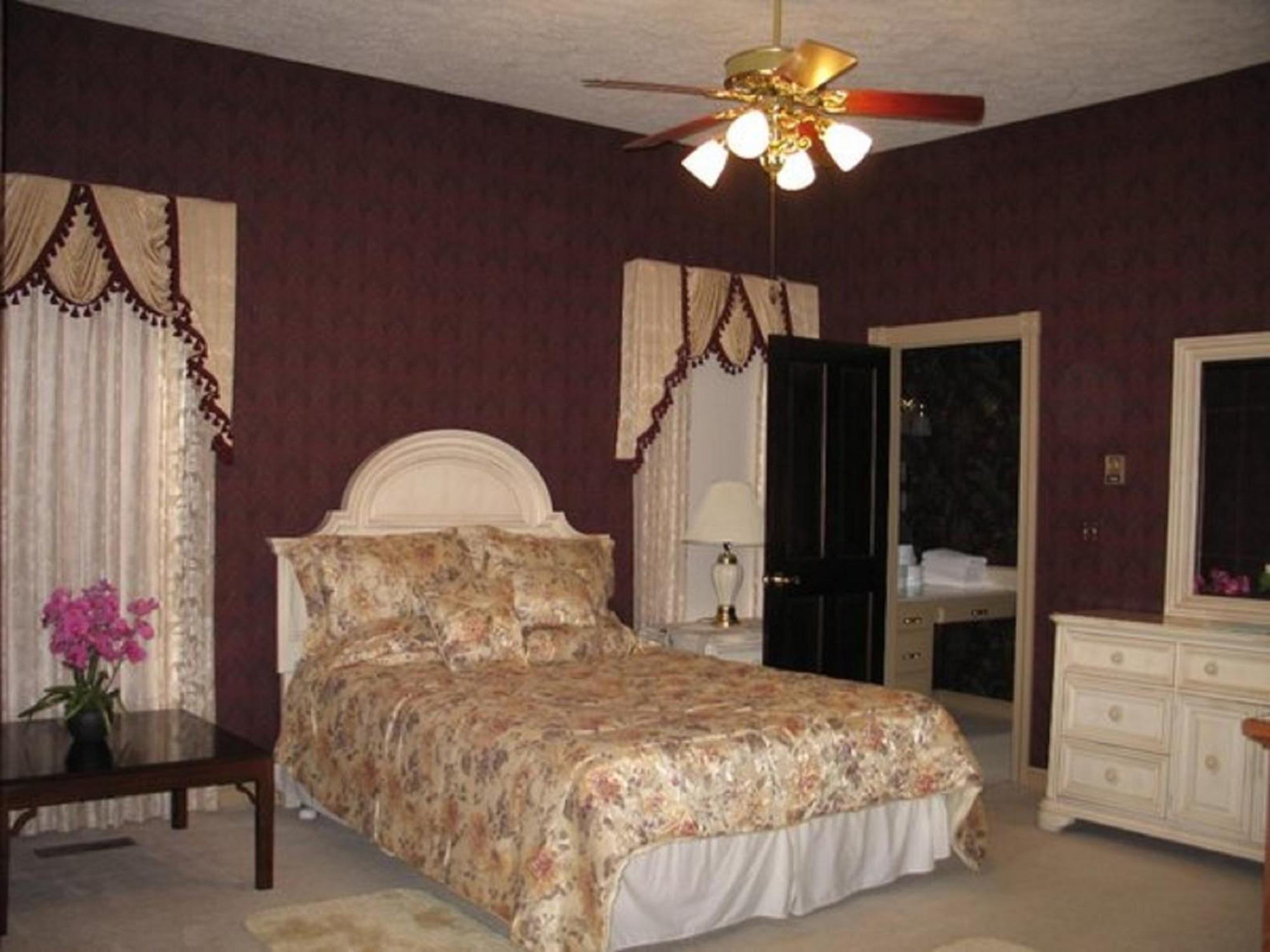 King Bed Cottage with Spa Bath