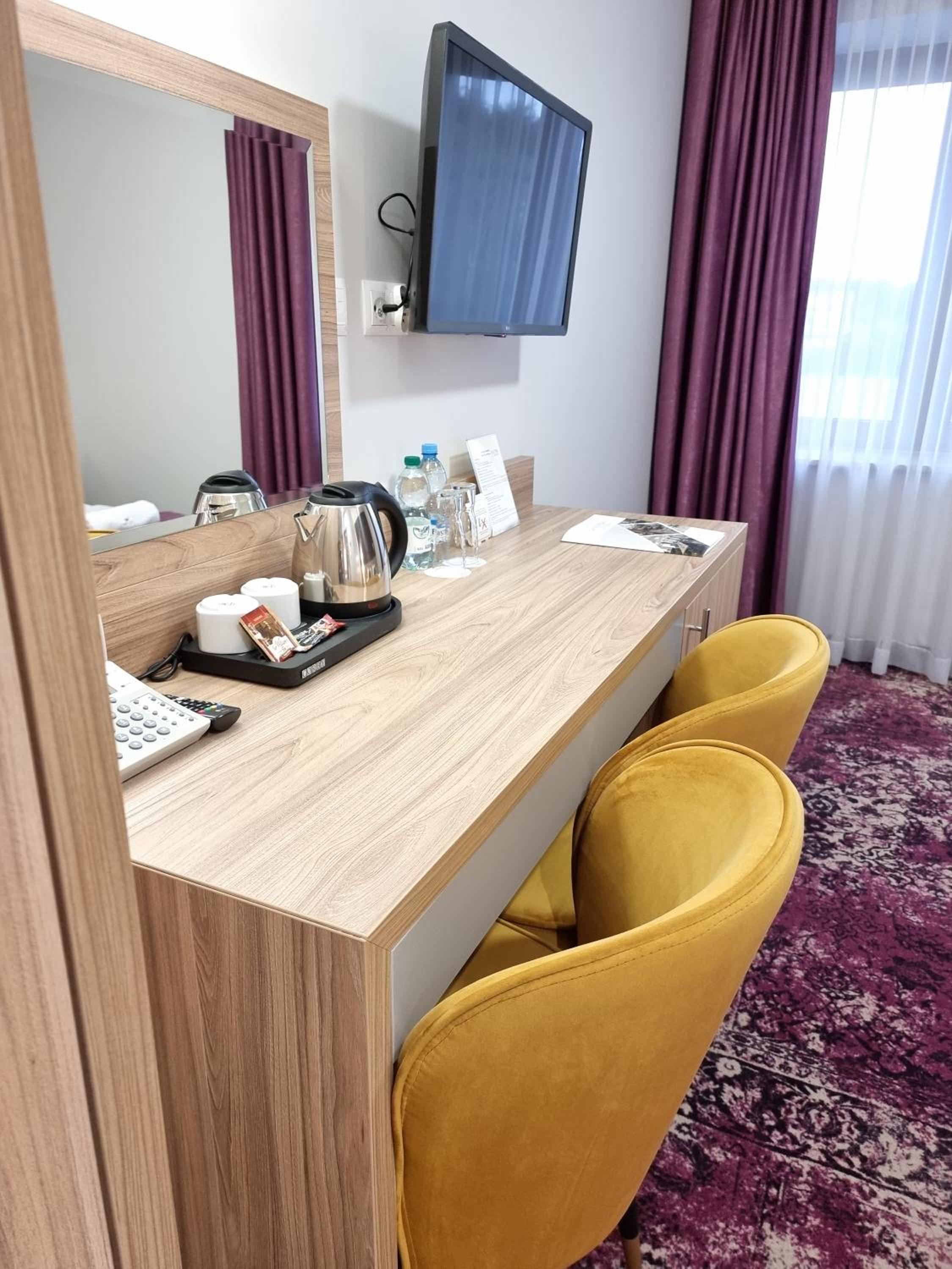 Deluxe King Room - Photo 4
