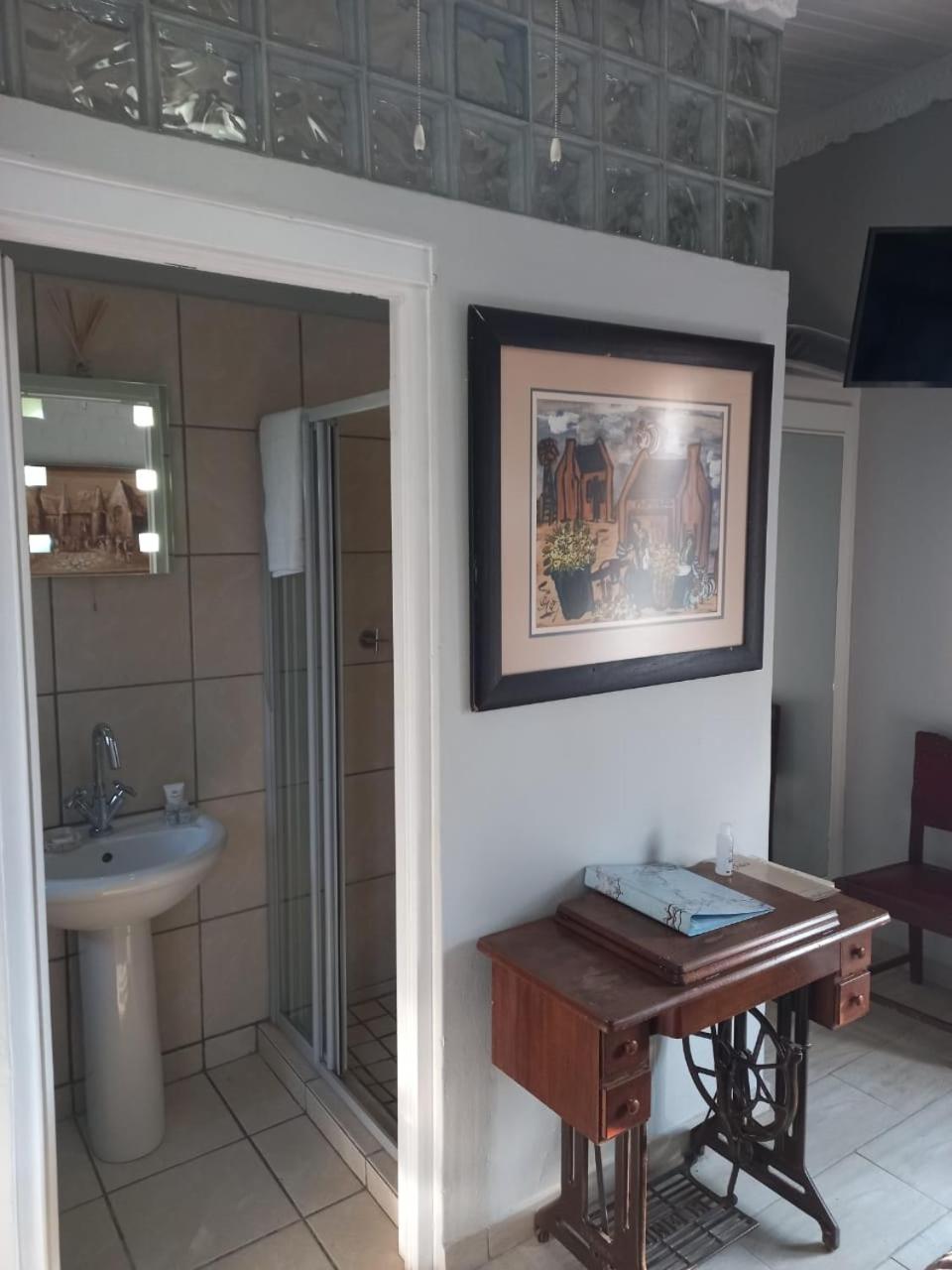 King Room with Garden View - Photo 8