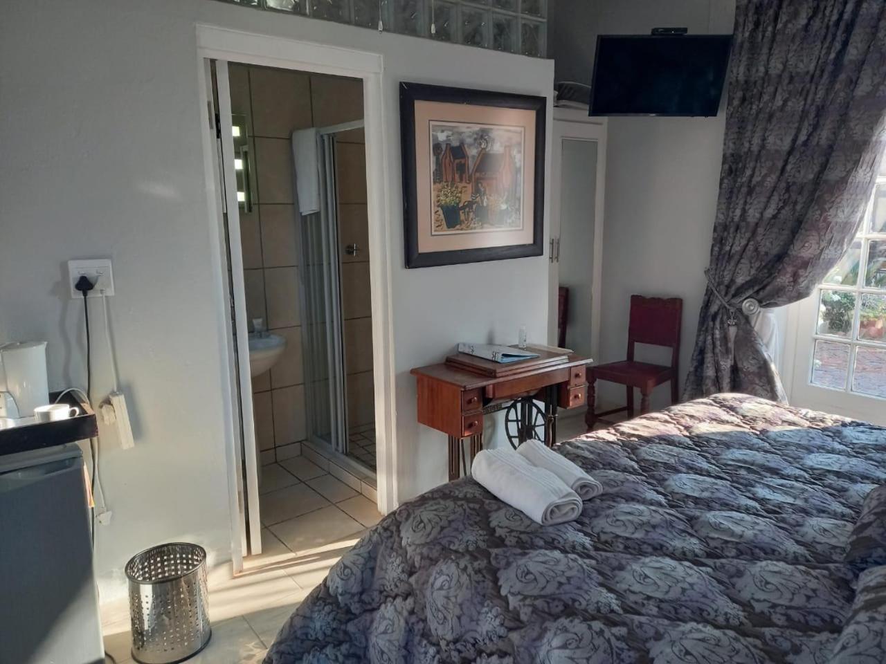 King Room with Garden View - Photo 5