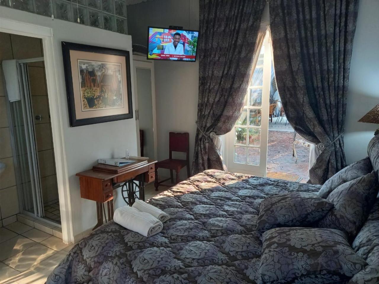 King Room with Garden View - Photo 6