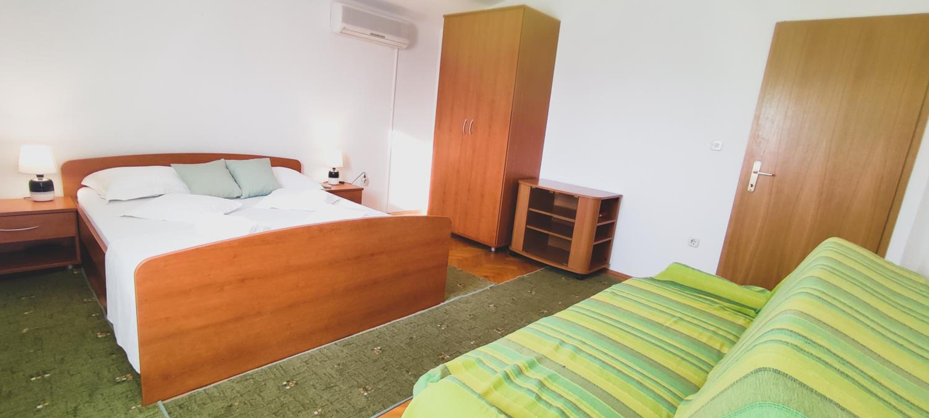 One-Bedroom Apartment with Terrace and Jacuzzi
