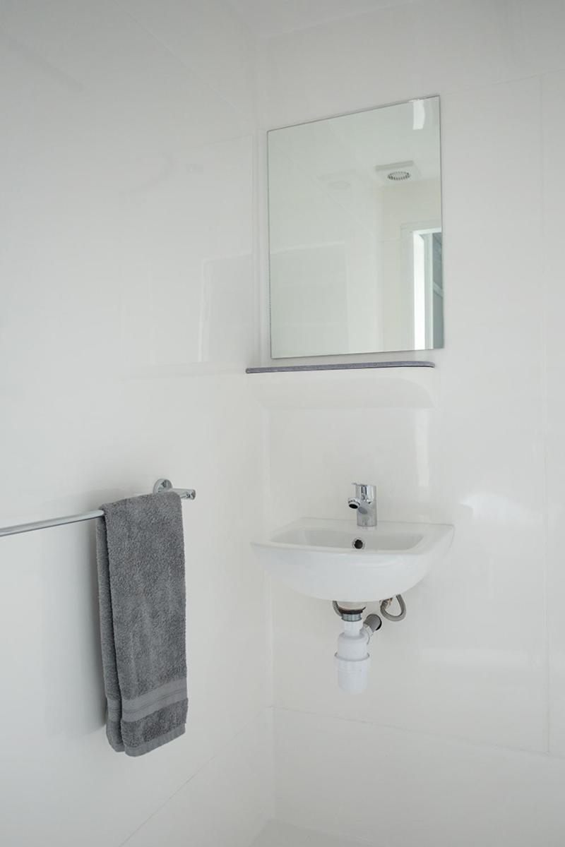 Large Twin Room - Photo 5