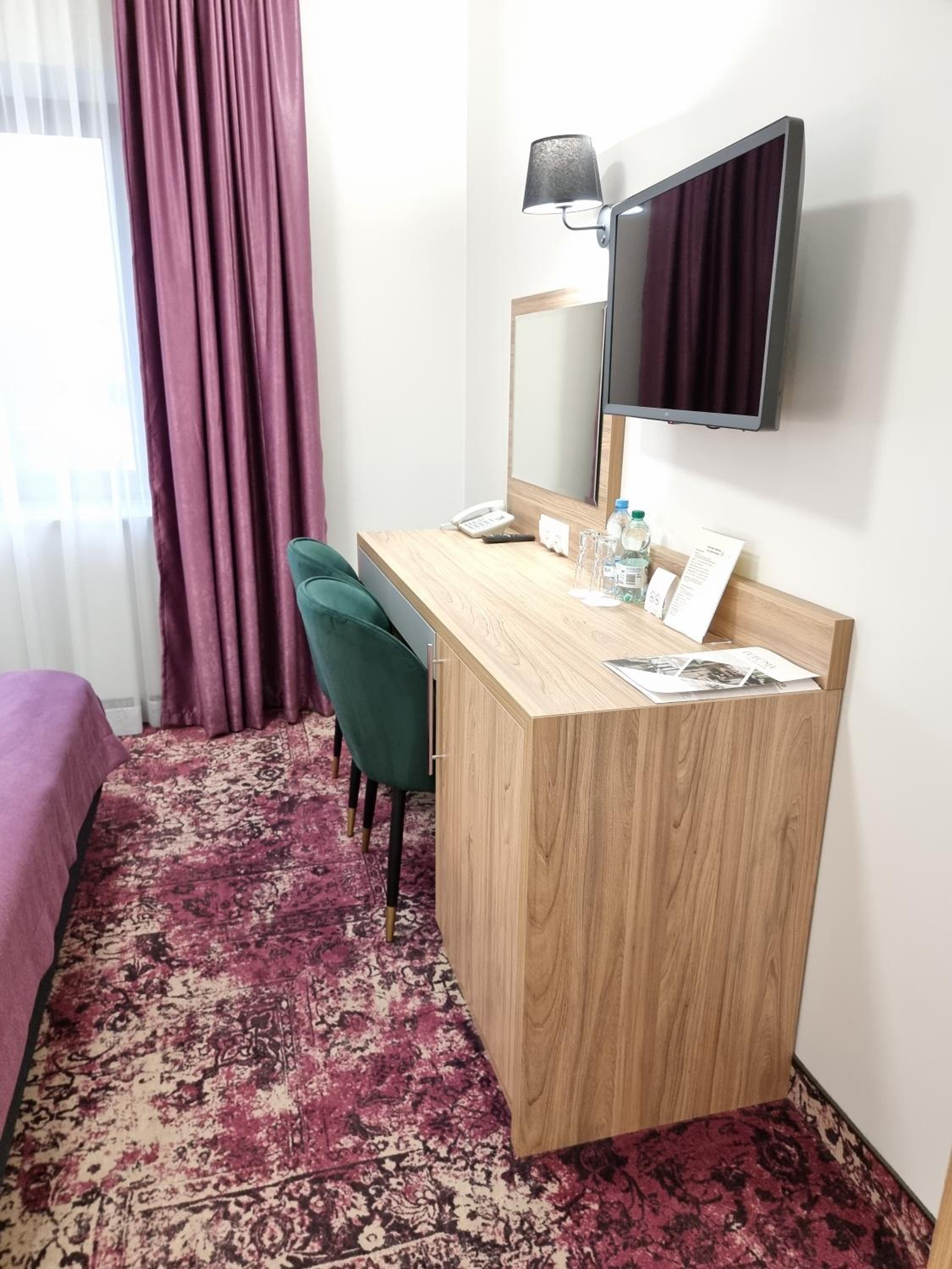 Deluxe King Room - Photo 1