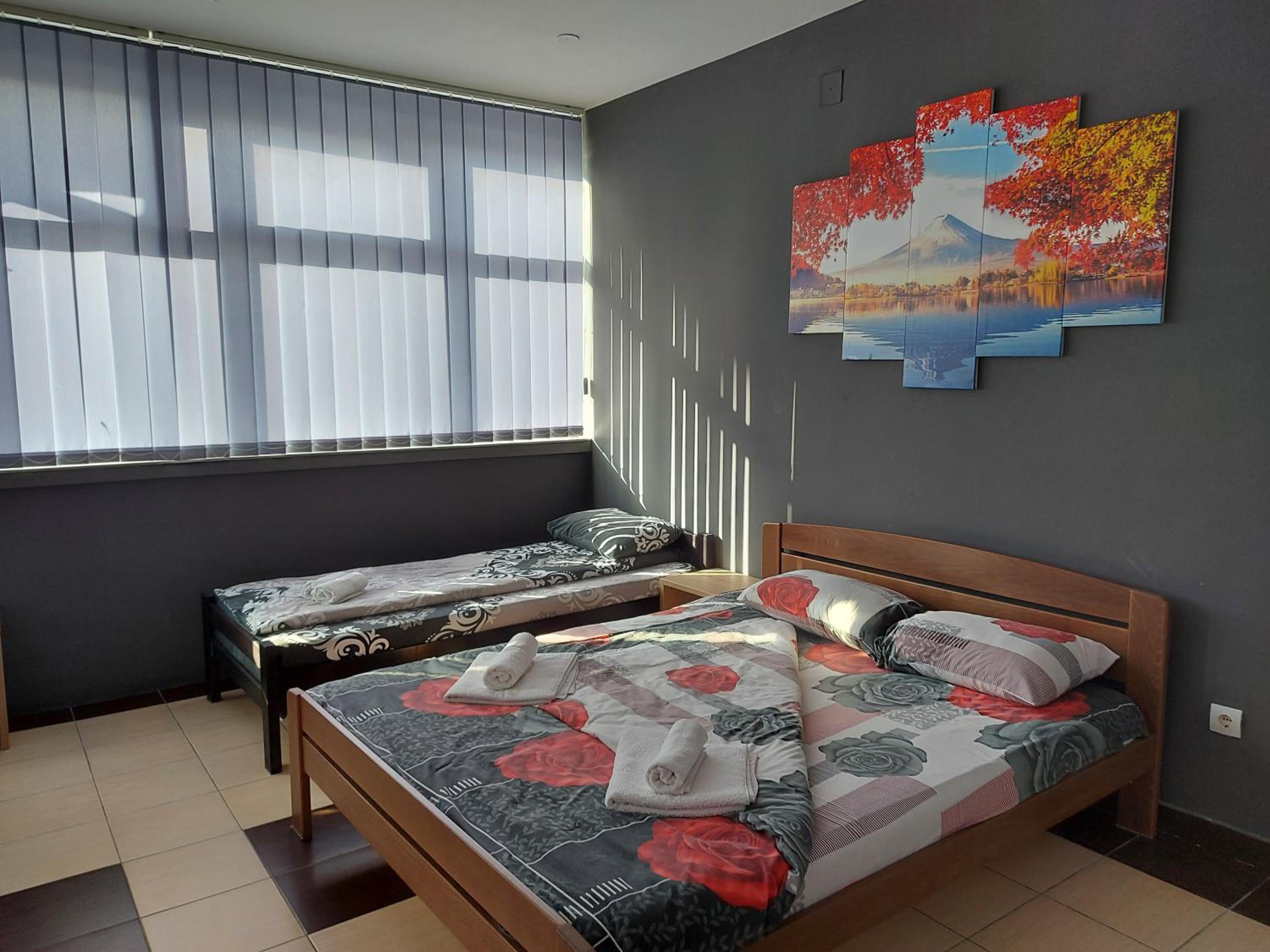 Quadruple Room with Bathroom - Photo 1