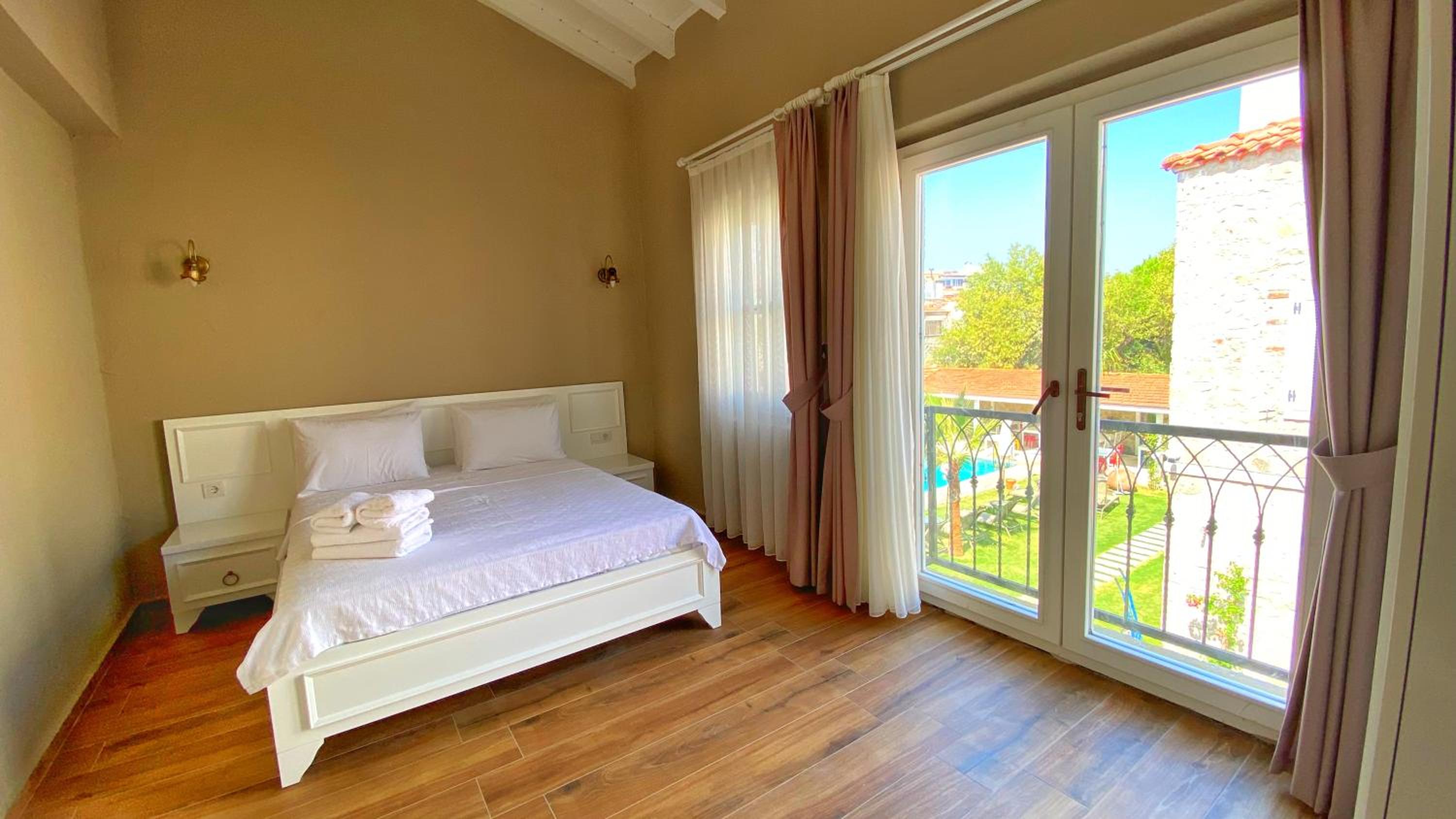 Superior Room with Pool View - Photo 1