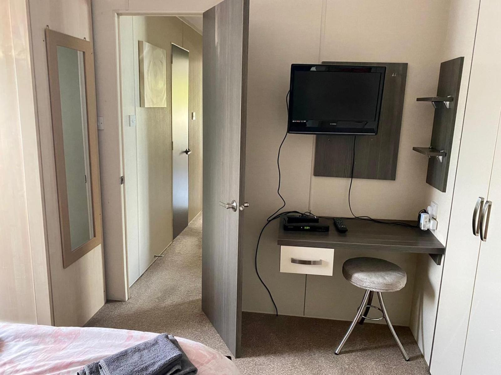 One-Bedroom House photo 2