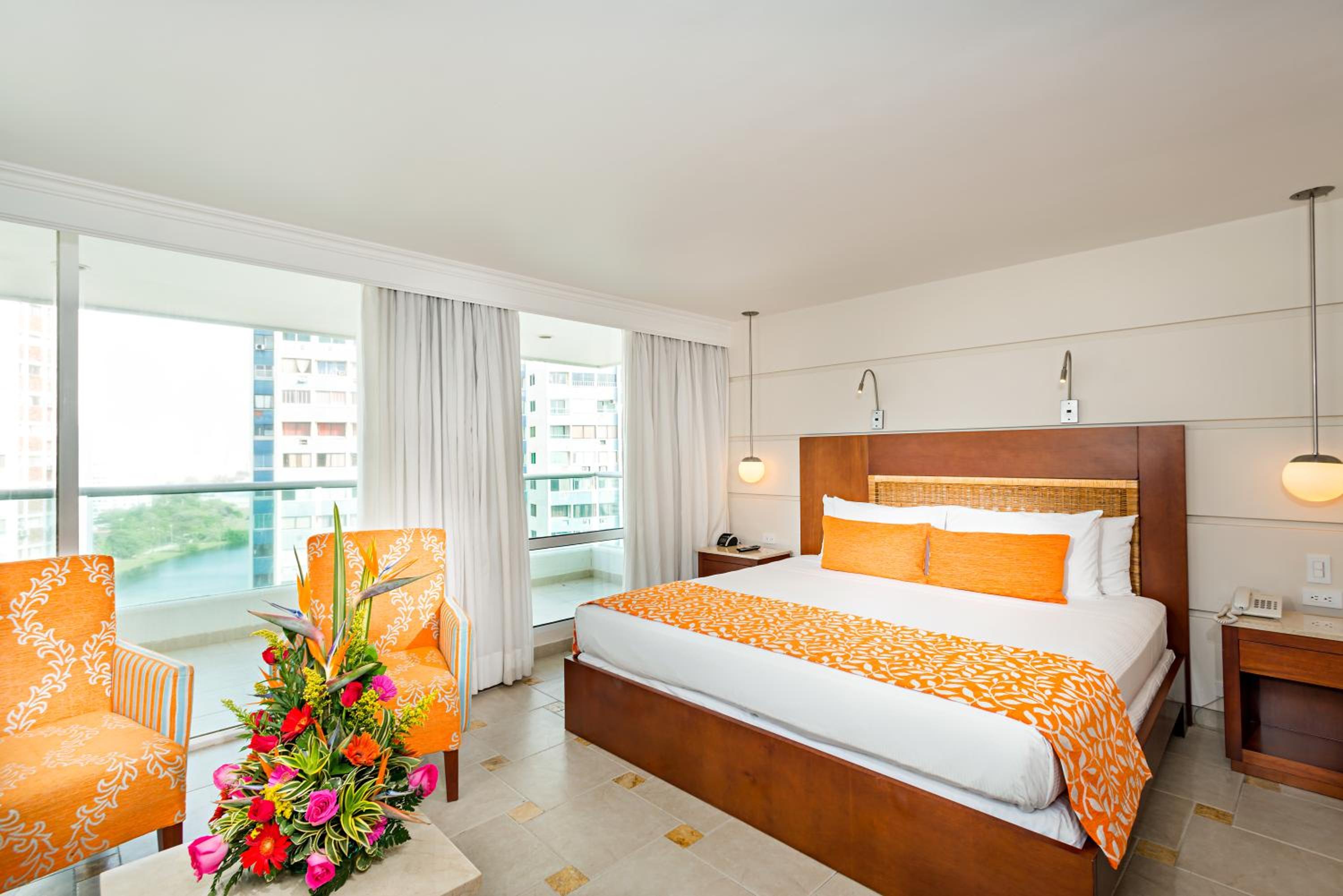 Superior King Room with City View photo 2