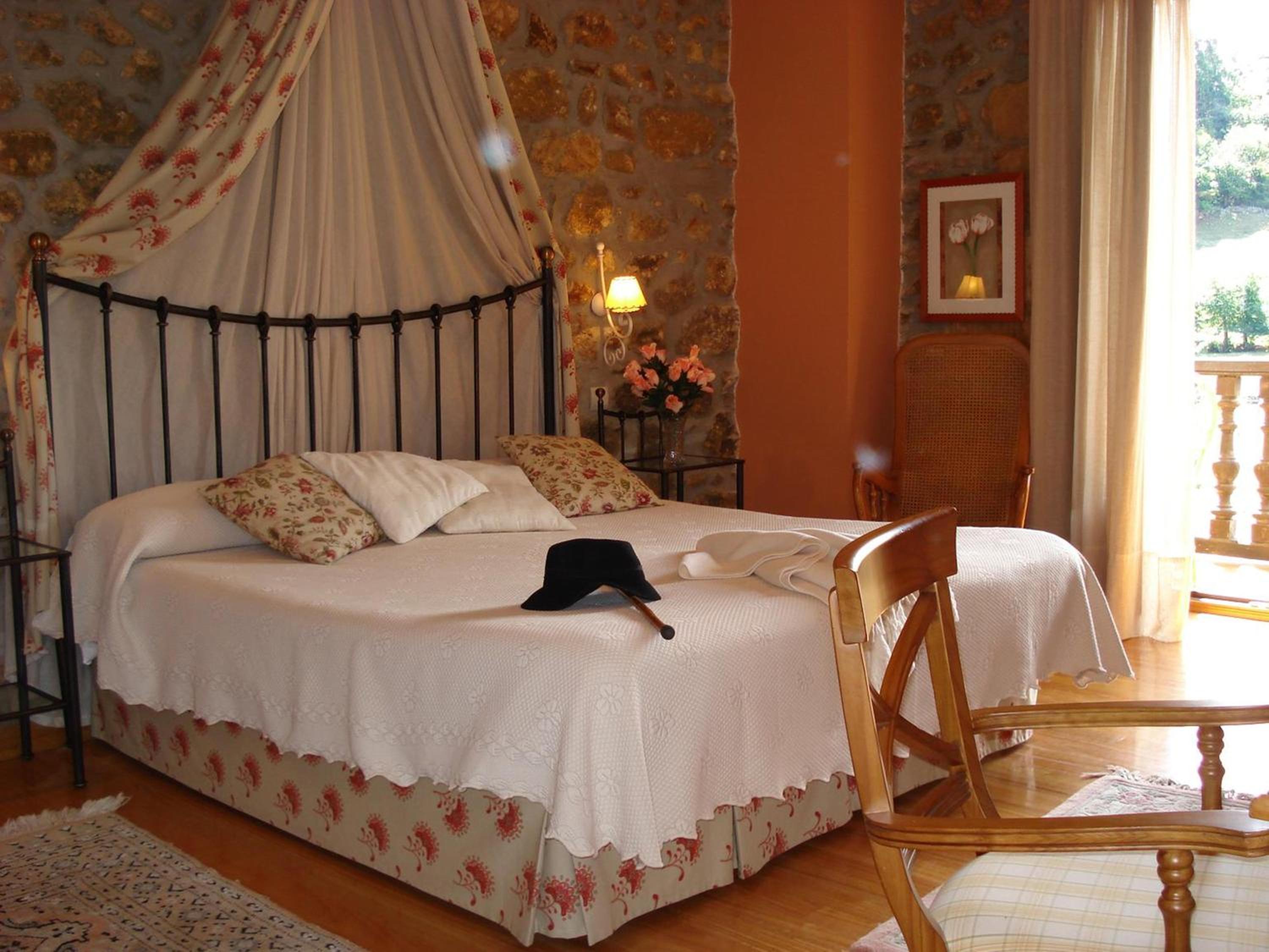 Double or Twin Room - Photo 4