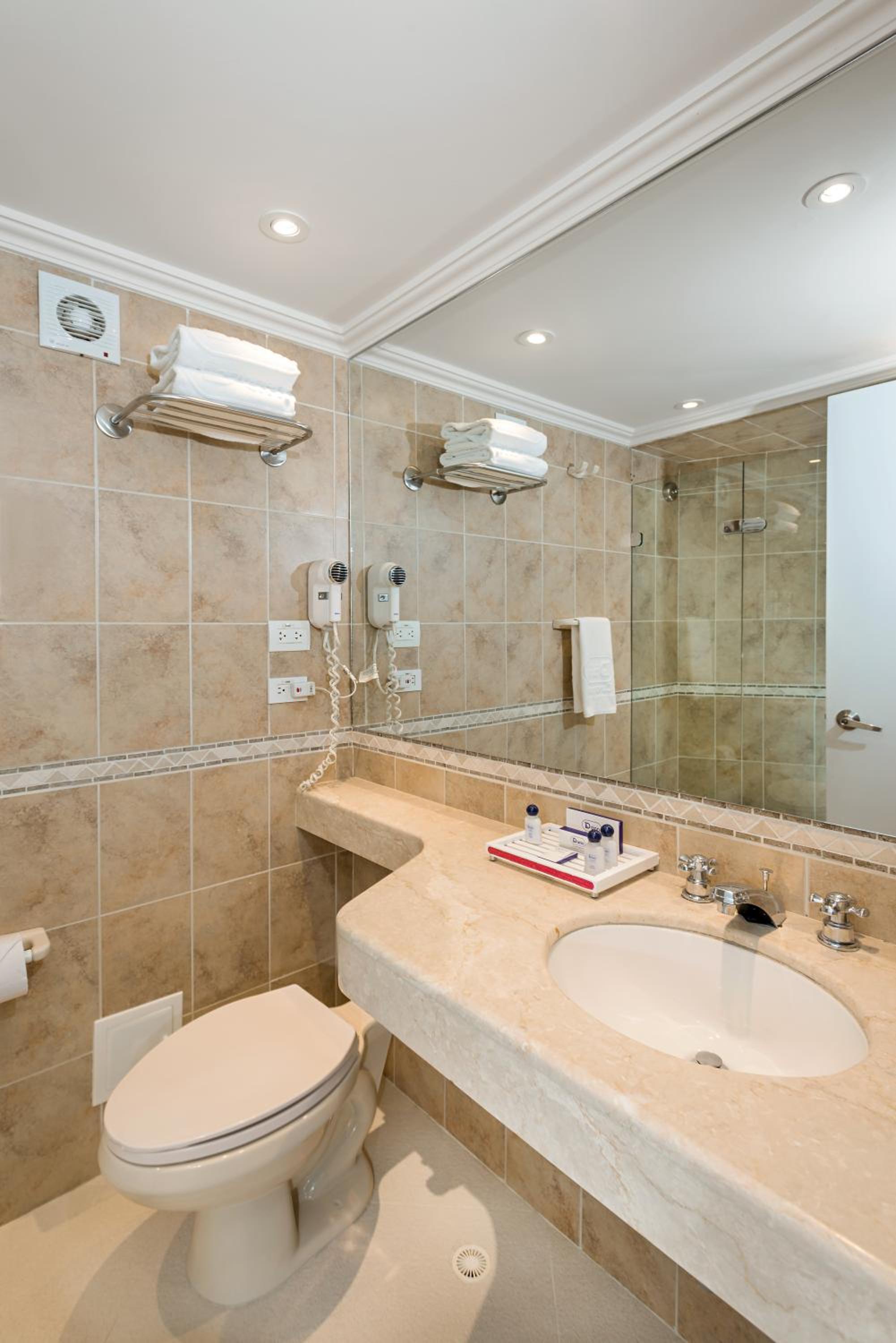 Superior King Room with Balcony and Sea View - Photo 3