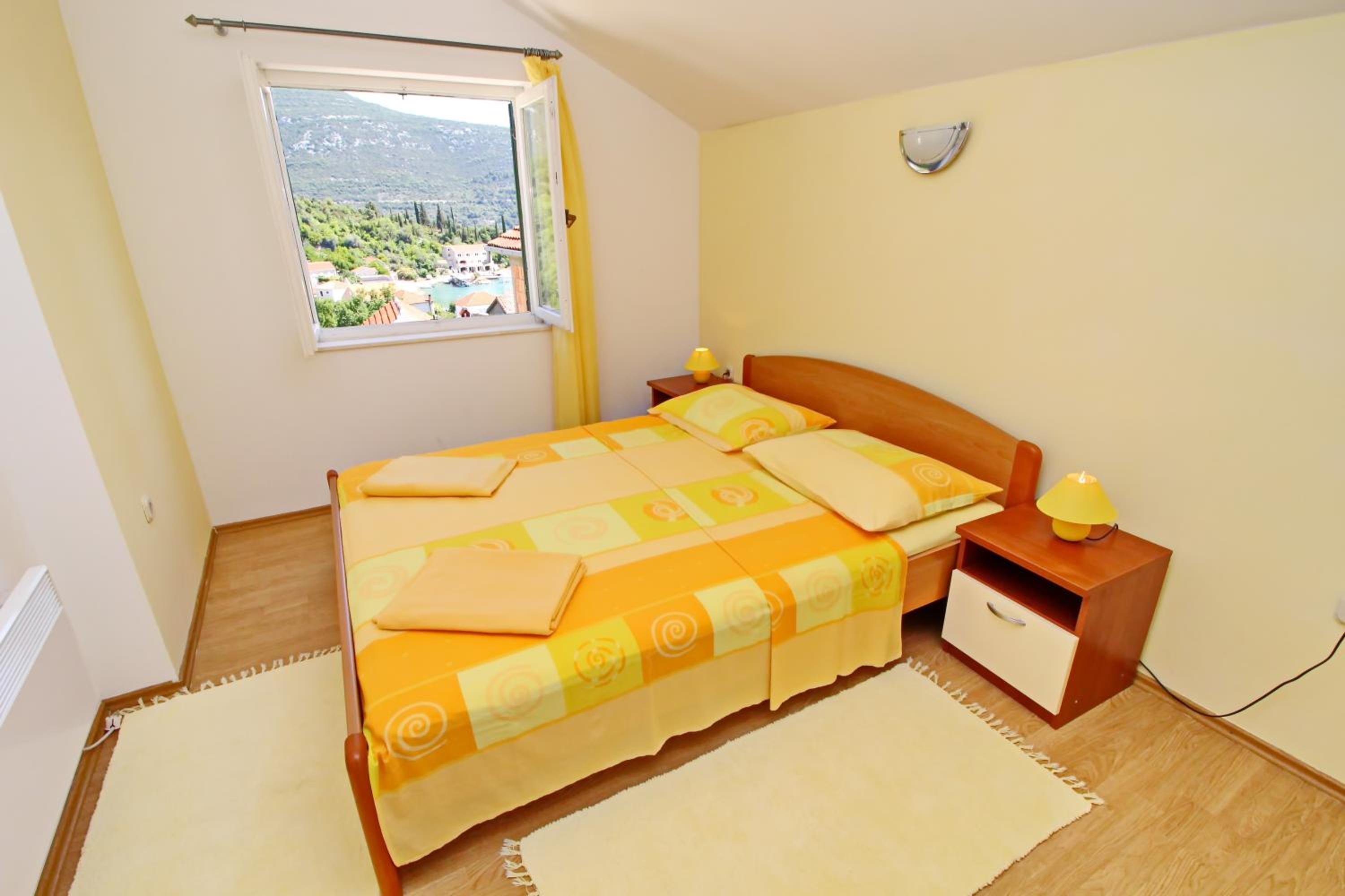 Three Bedroom Holiday Home With Terrace And Partial Sea View