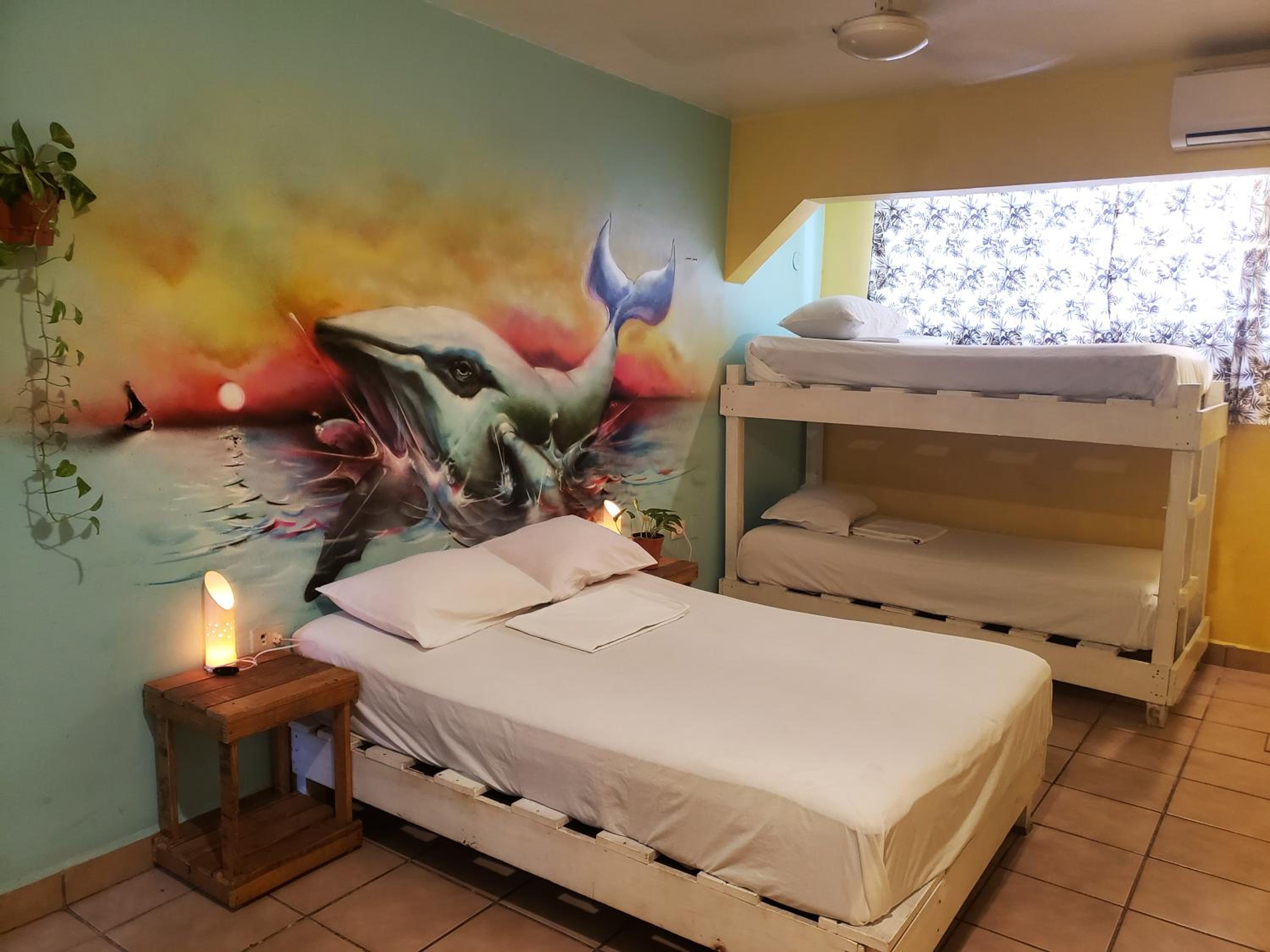 Quadruple Room with Private Bathroom - Photo 6