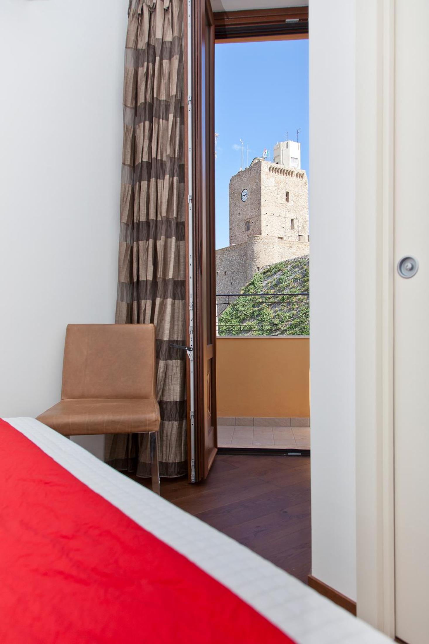 Double Room - Photo 12