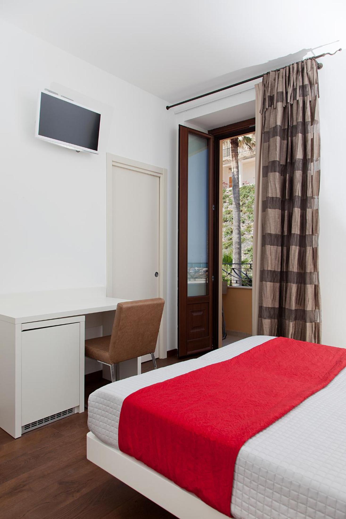 Double Room - Photo 8