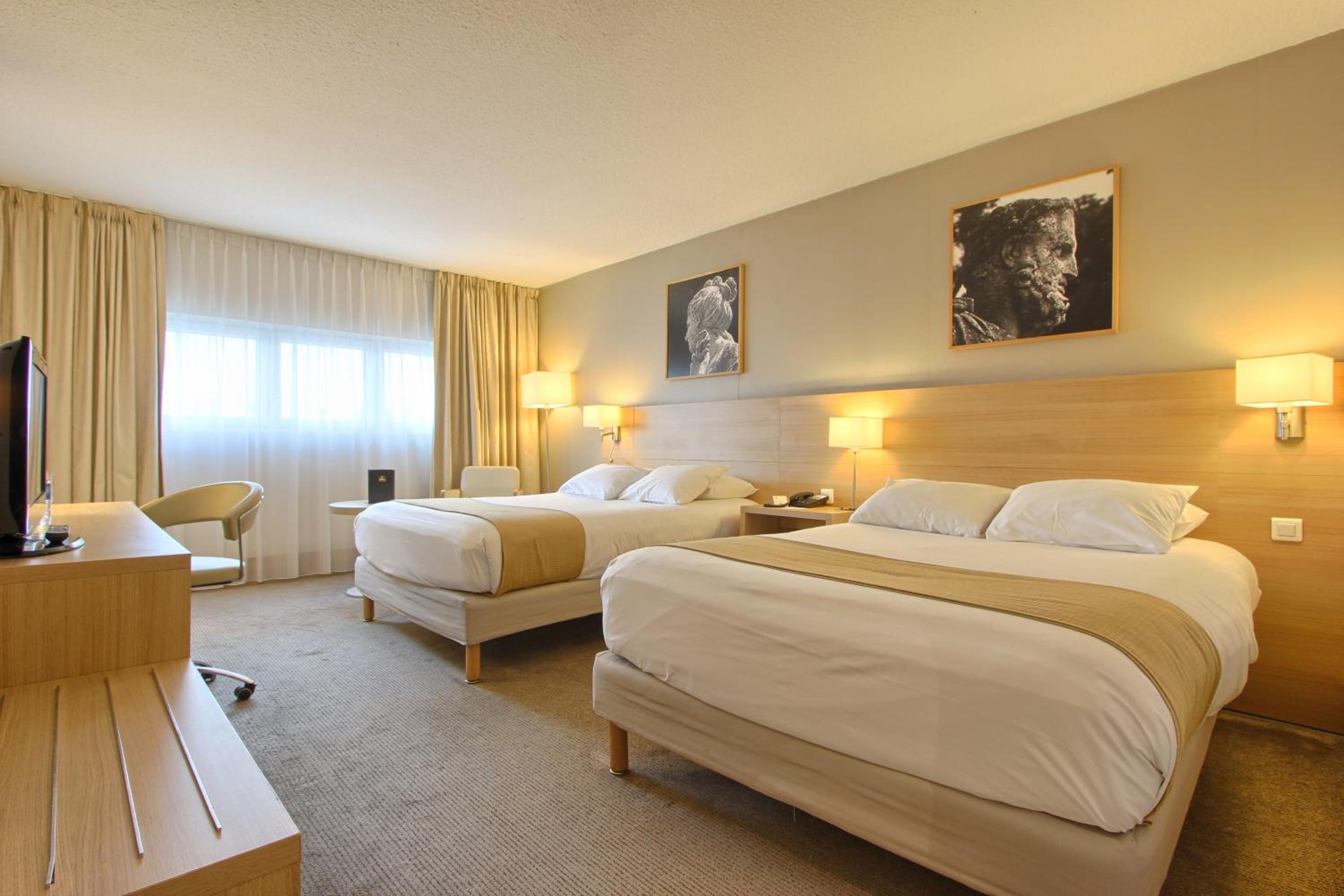 Standard Twin Room - Photo 1