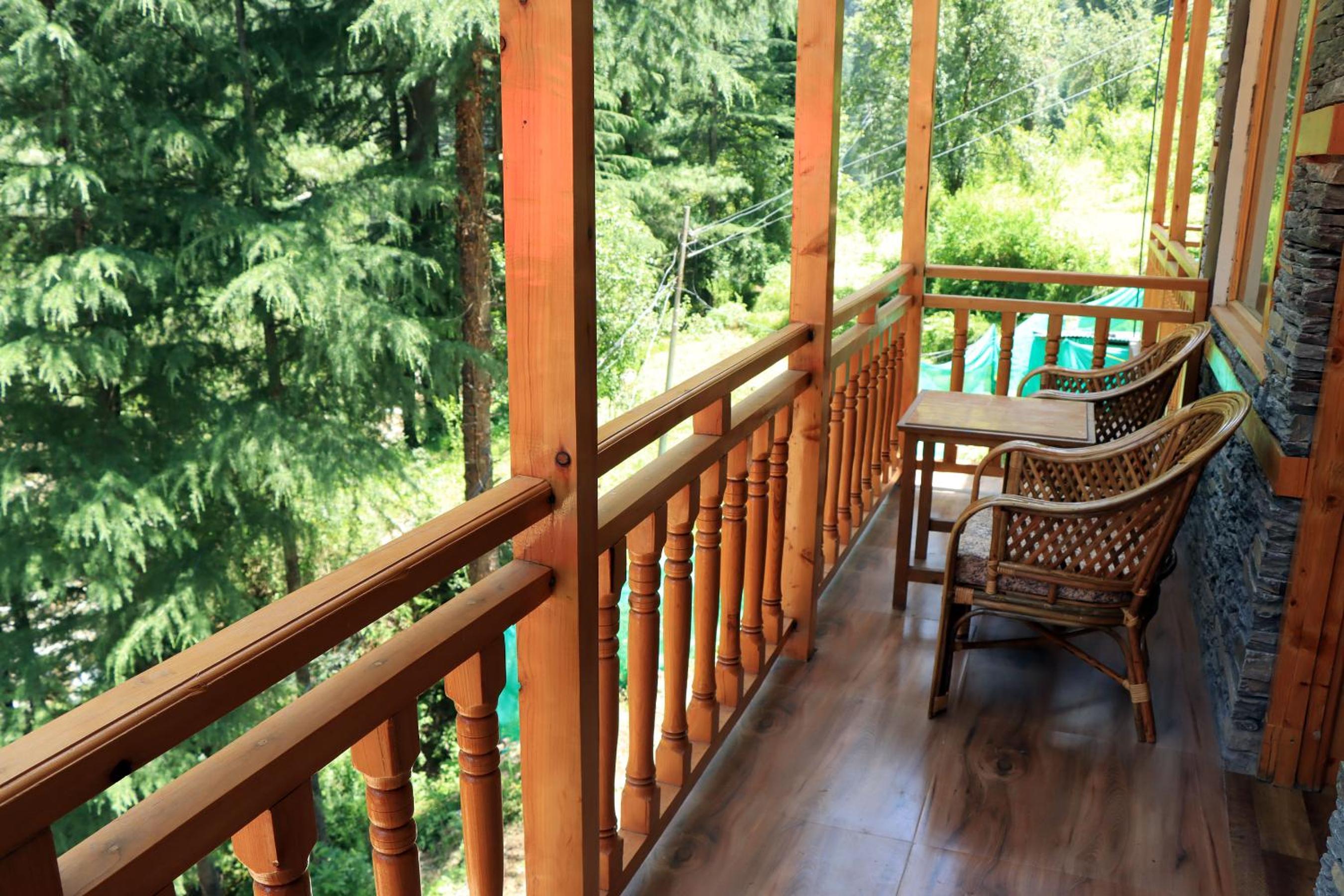 Deluxe Double Room with Balcony photo 3