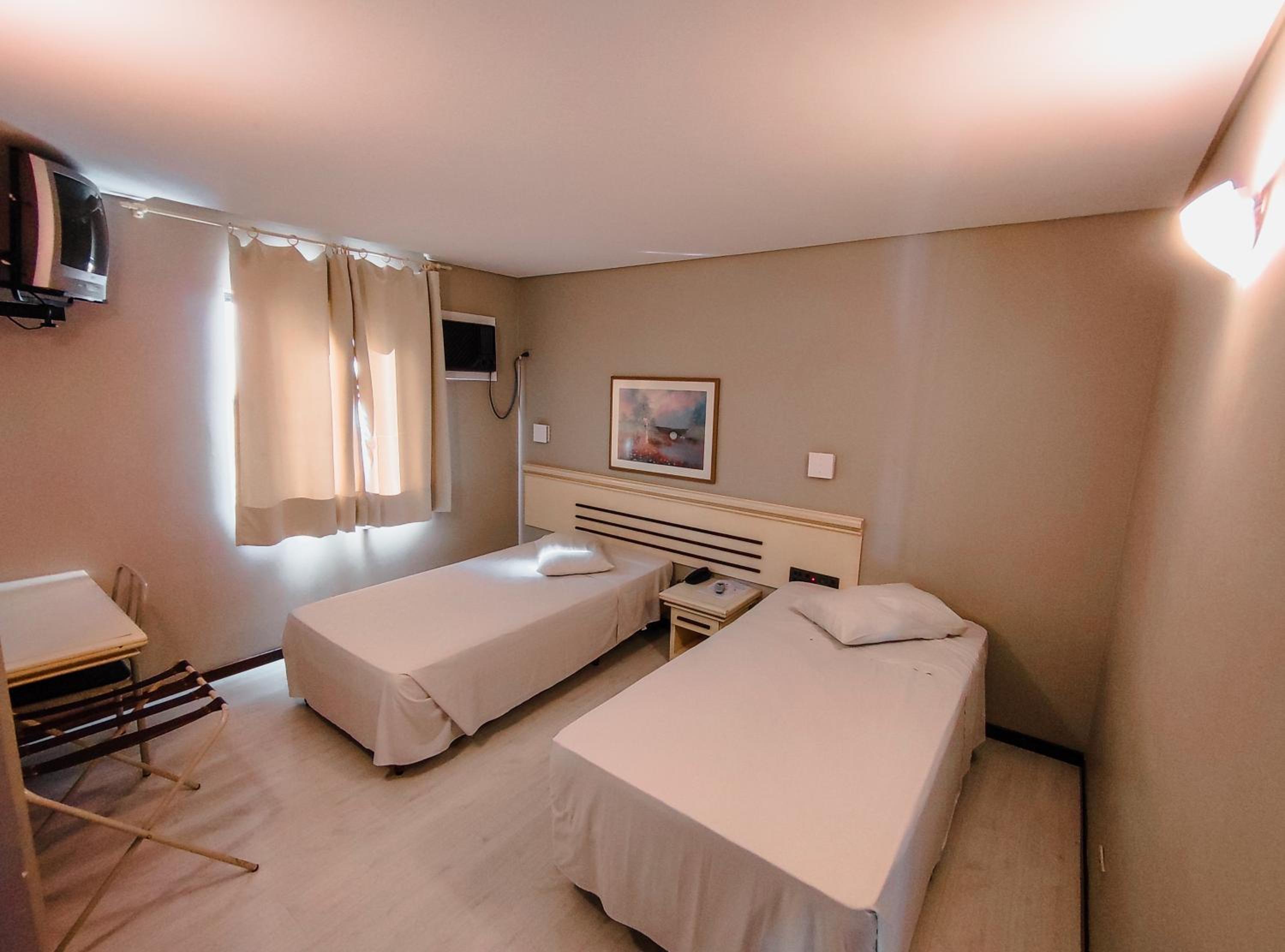 Standard Twin Room - Photo 3