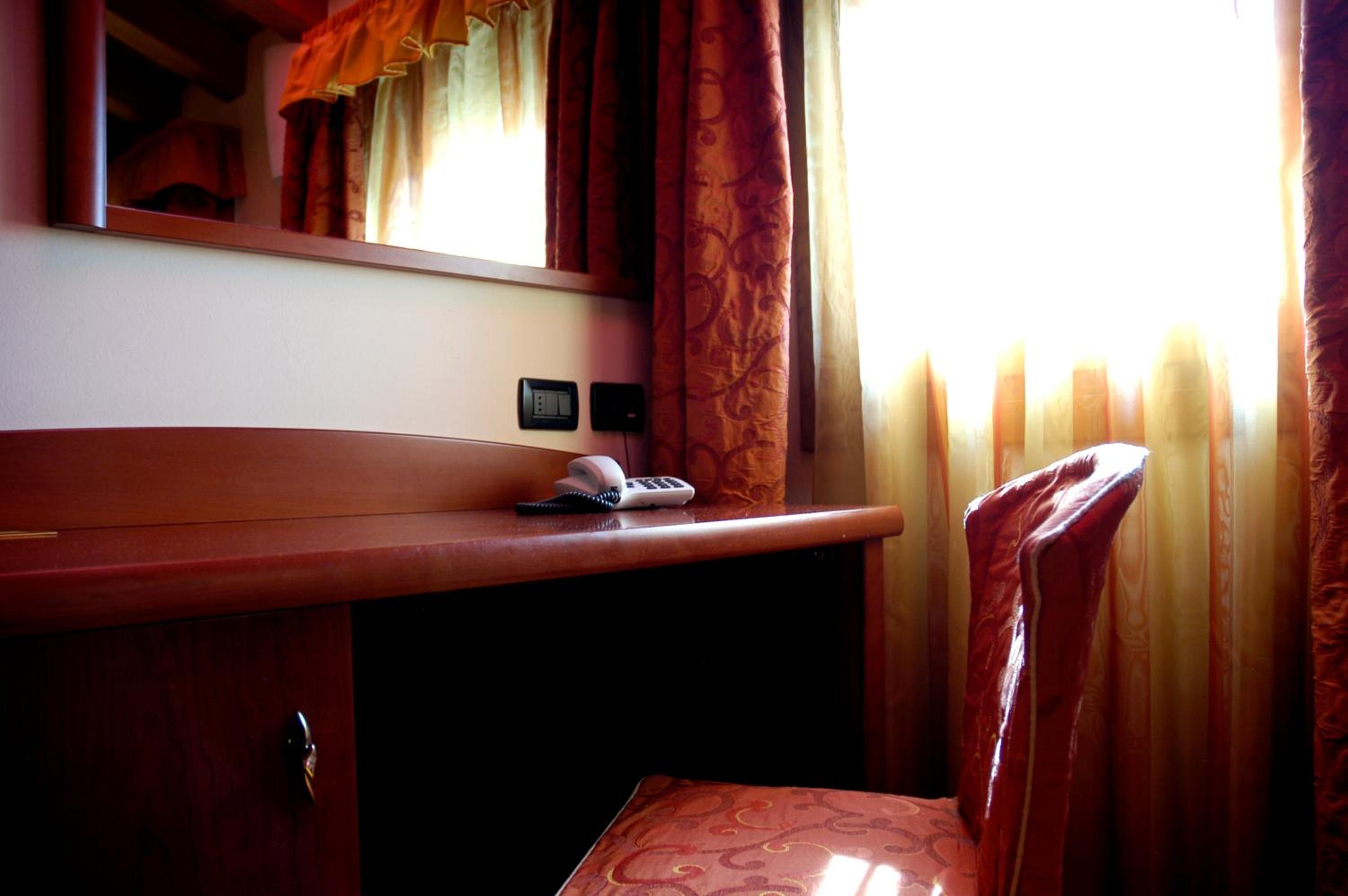 Double or Twin Room - Photo 4