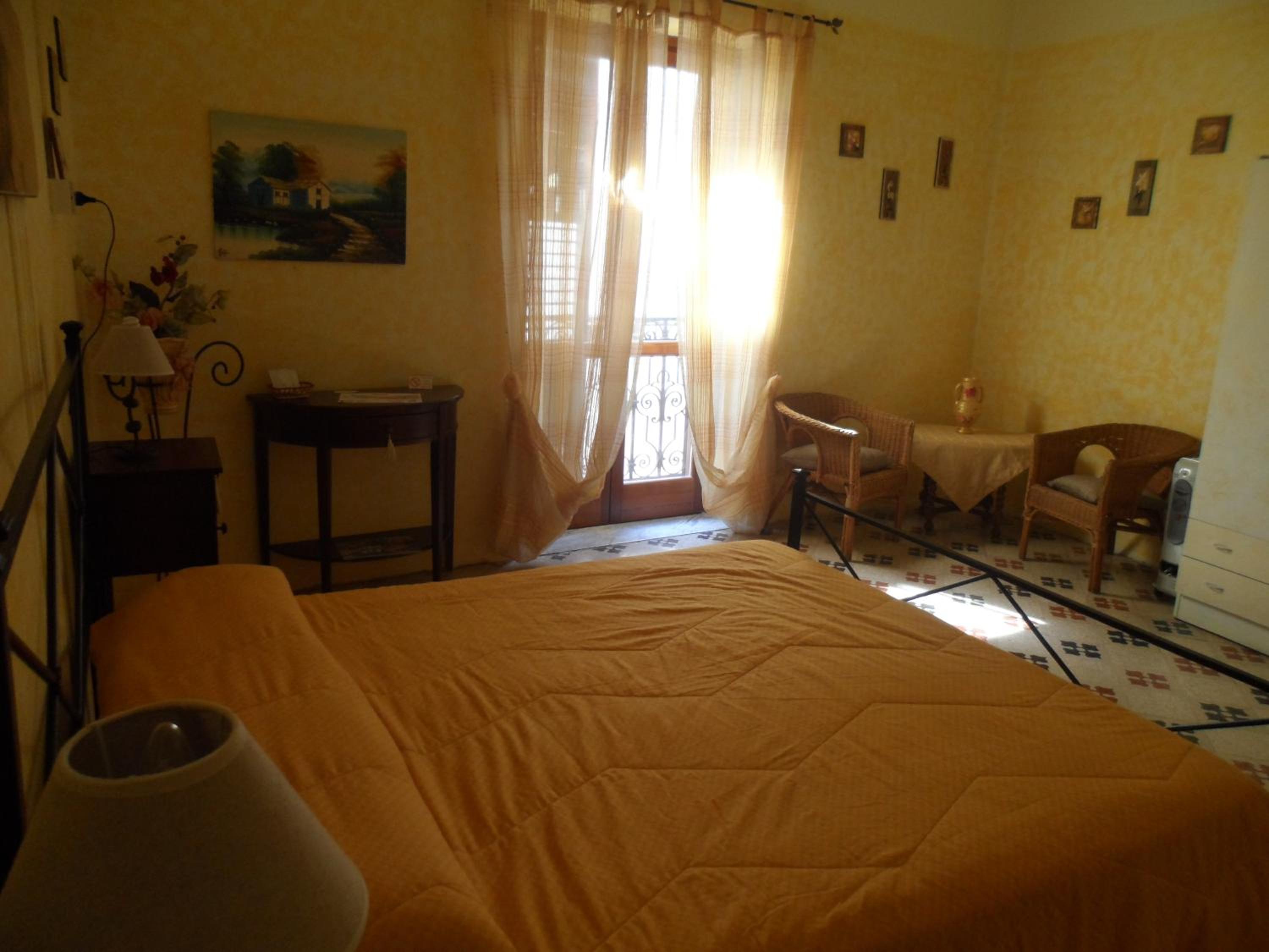 Triple Room with Shared Bathroom photo 2