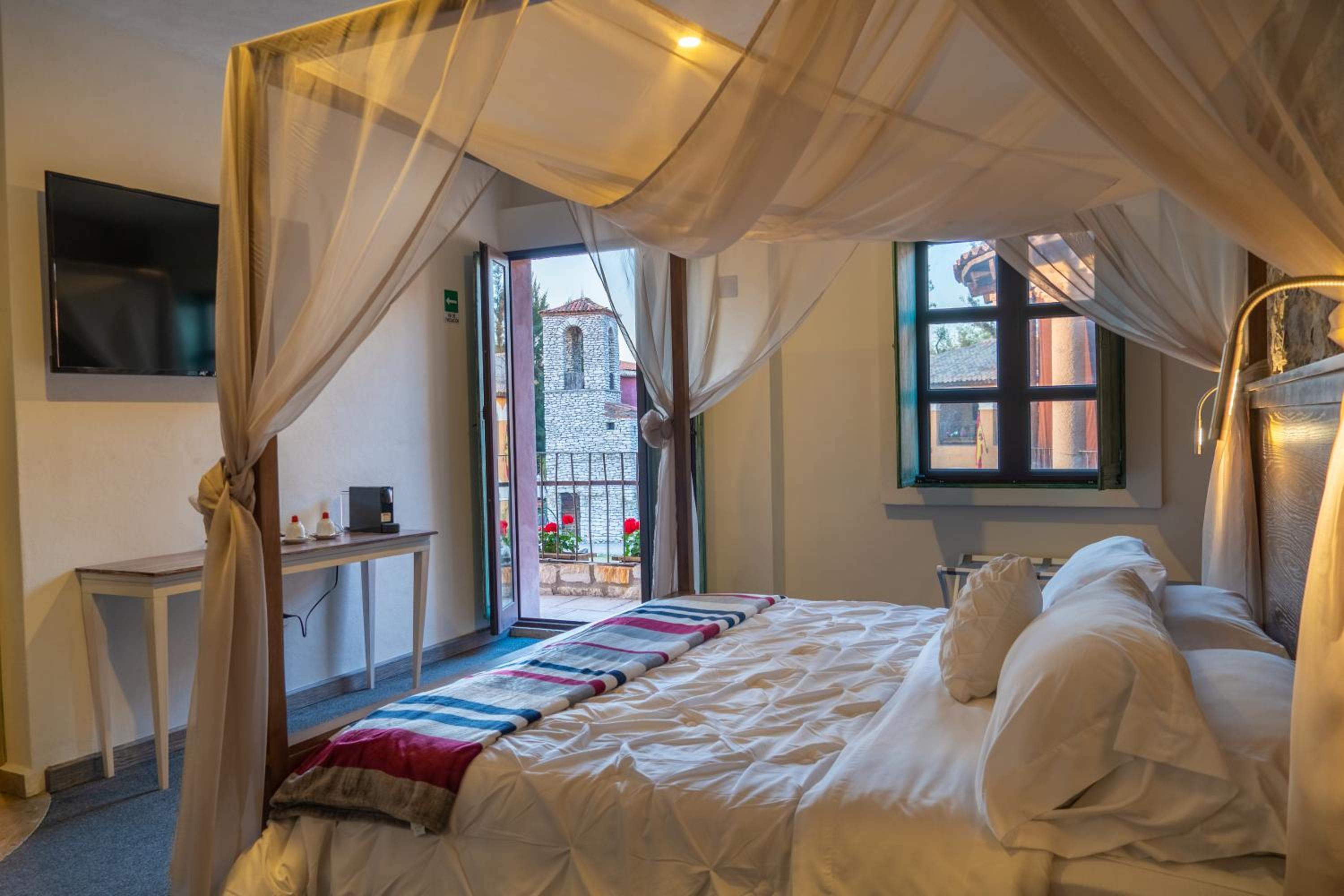 Deluxe Double Room - Photo 10