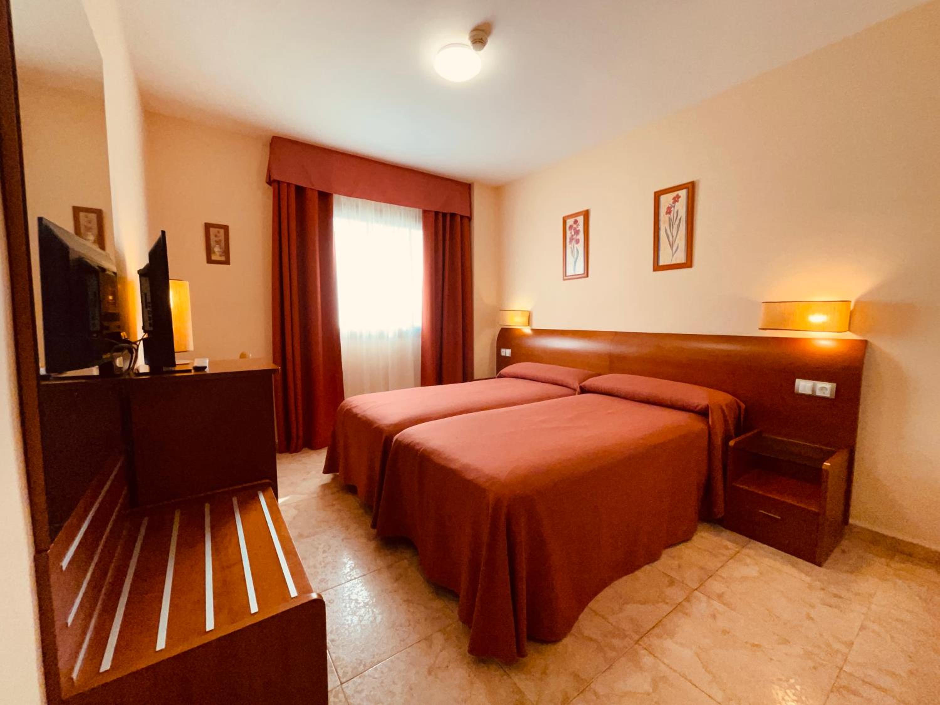 Twin Room - Photo 6