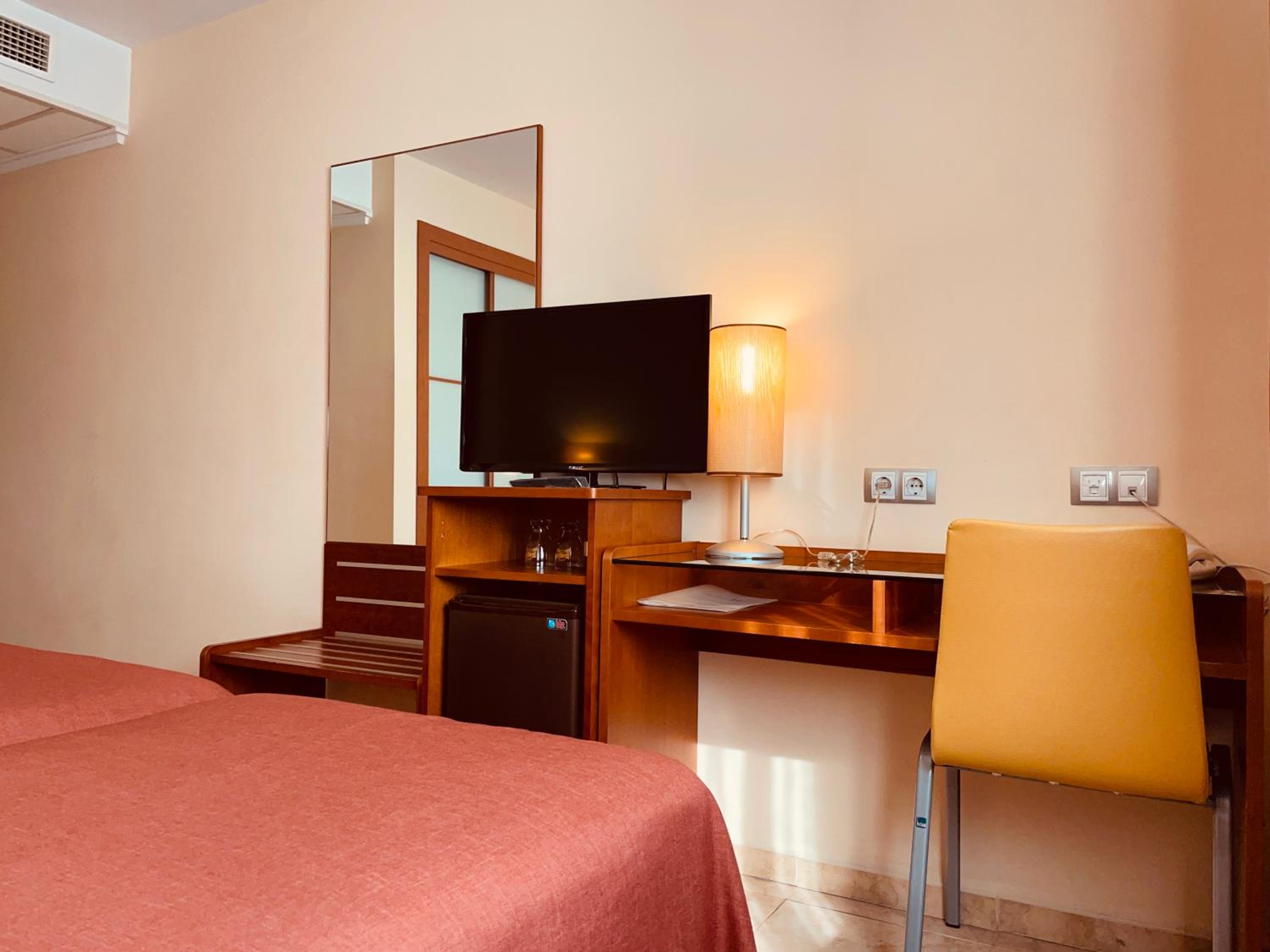 Twin Room - Photo 4