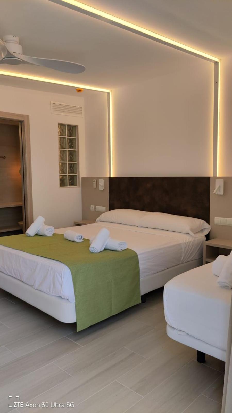 Habitación Doble Deluxe con Vista Lateral al Mar