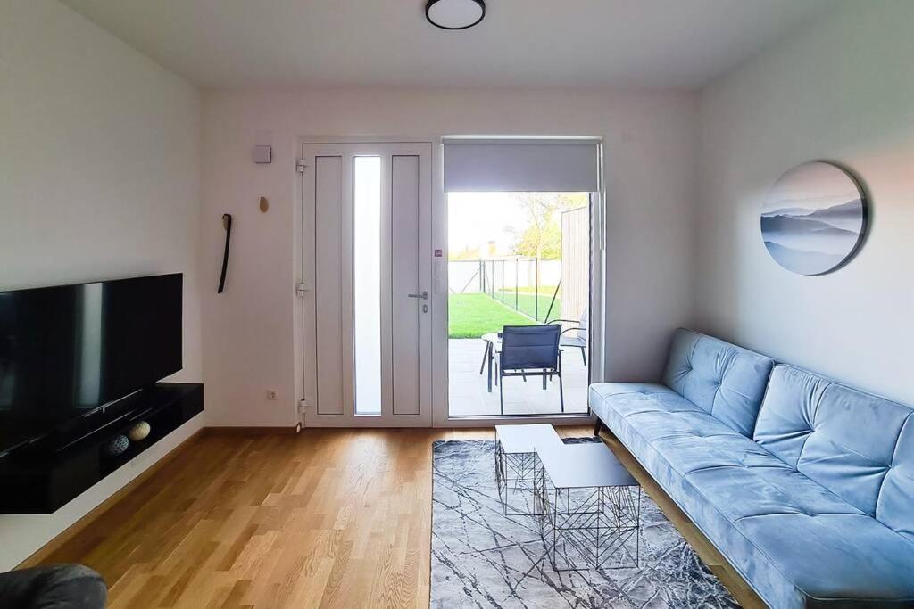 One-Bedroom Apartment - Photo 5