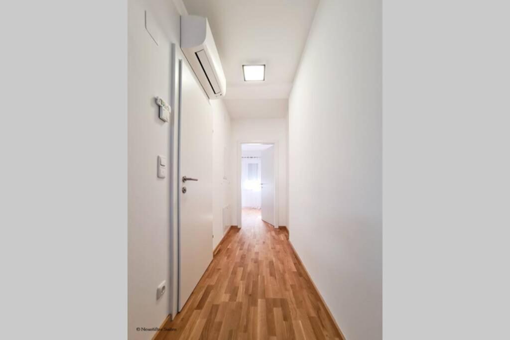 One-Bedroom Apartment - Photo 12