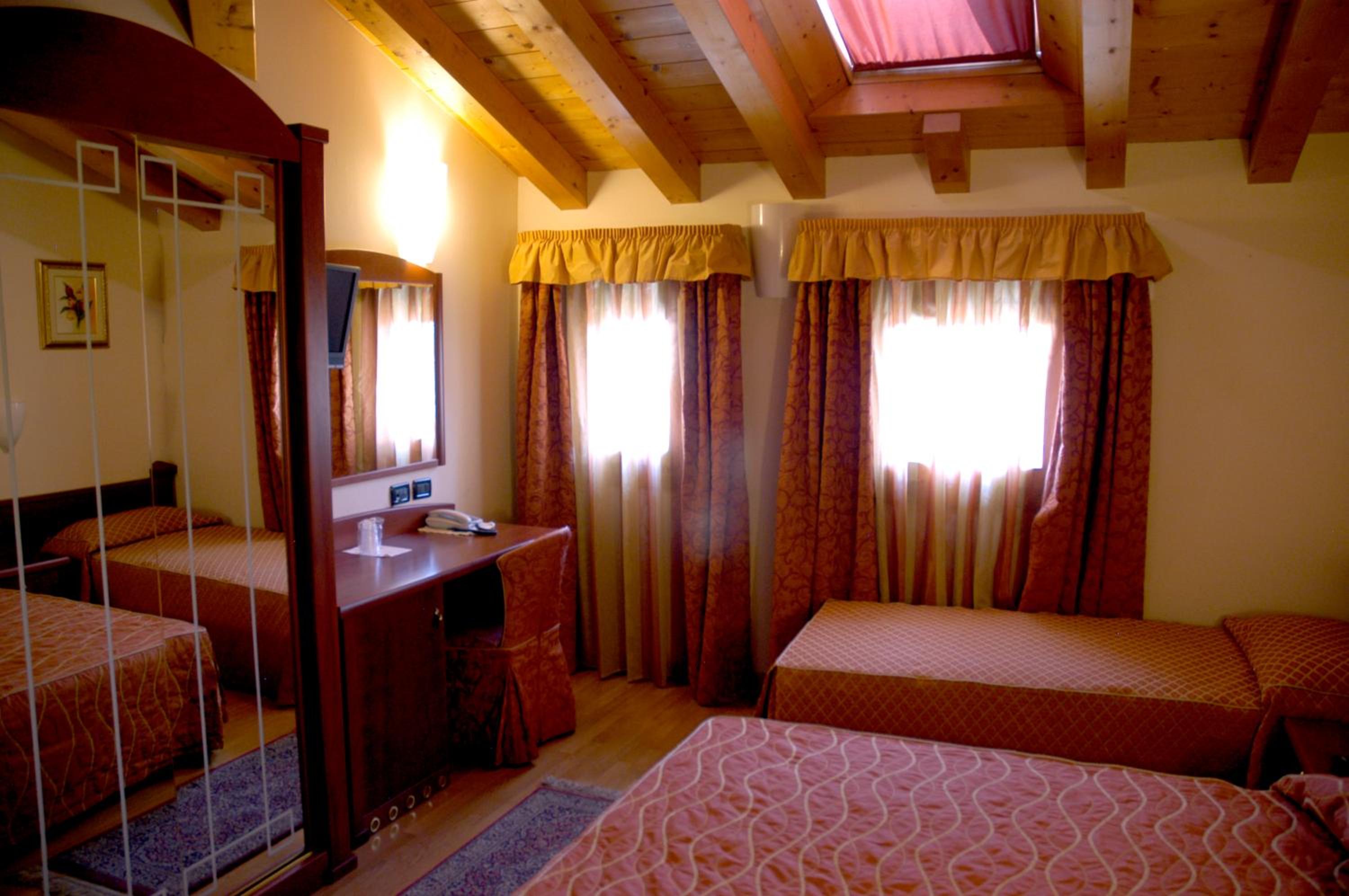 Double or Twin Room - Photo 2