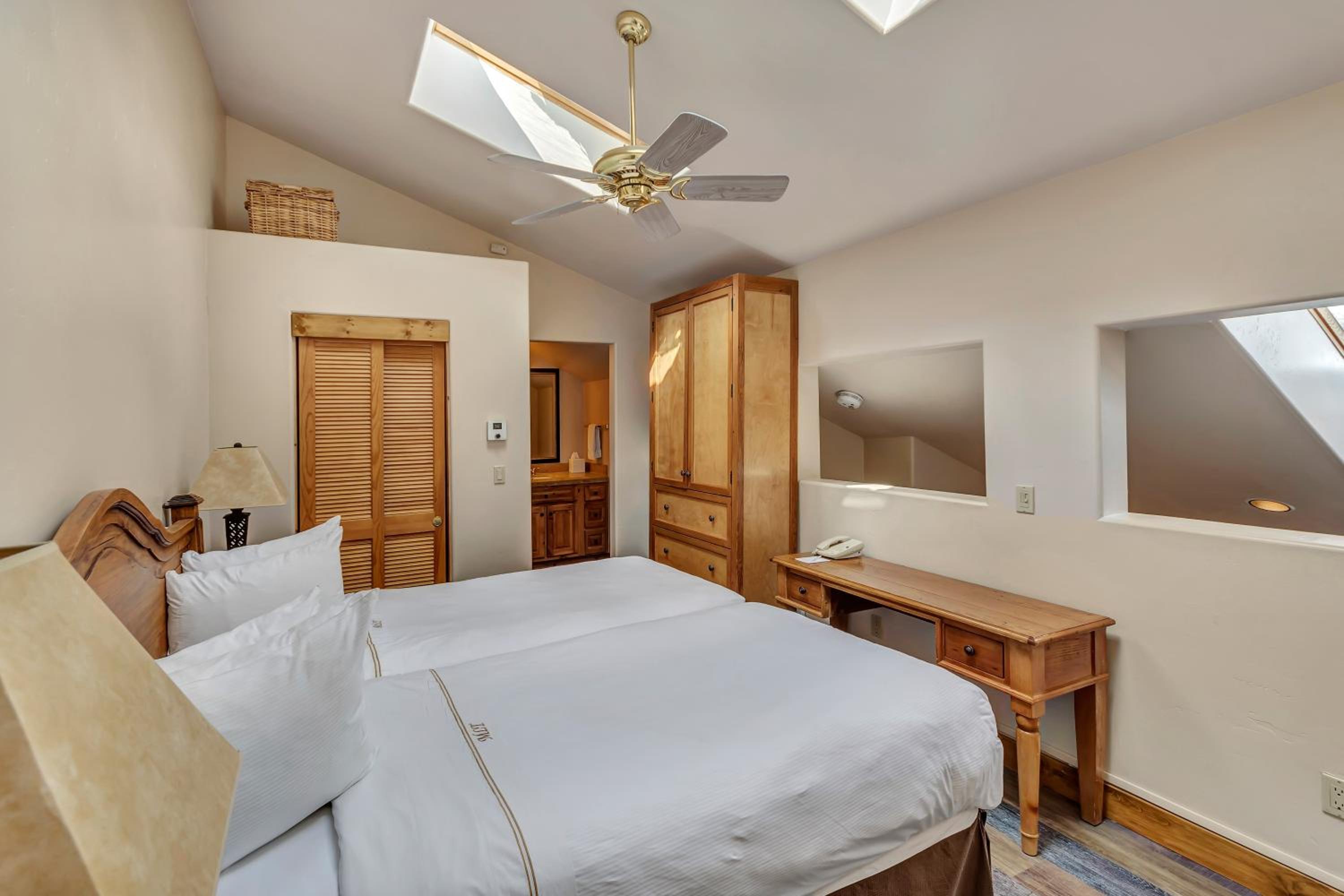 Two-Bedroom Suite - Photo 7