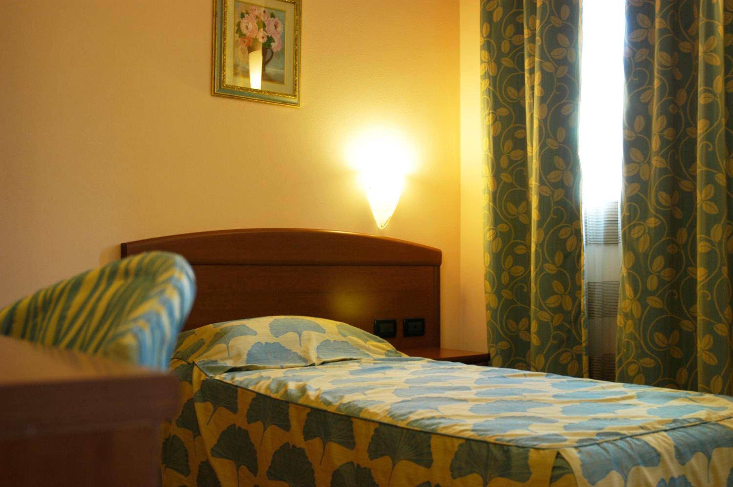 Double or Twin Room - Photo 7