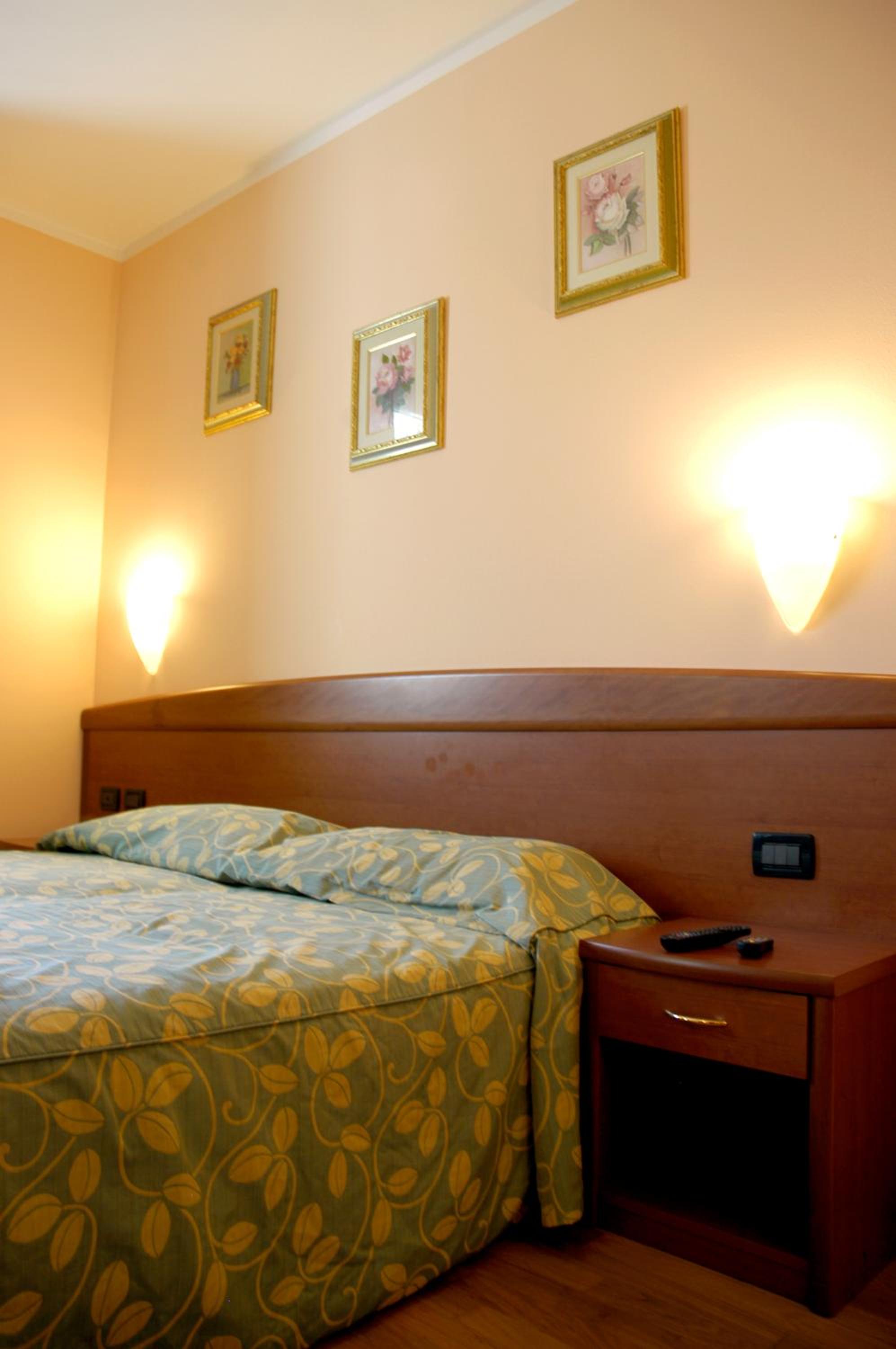 Double or Twin Room - Photo 10