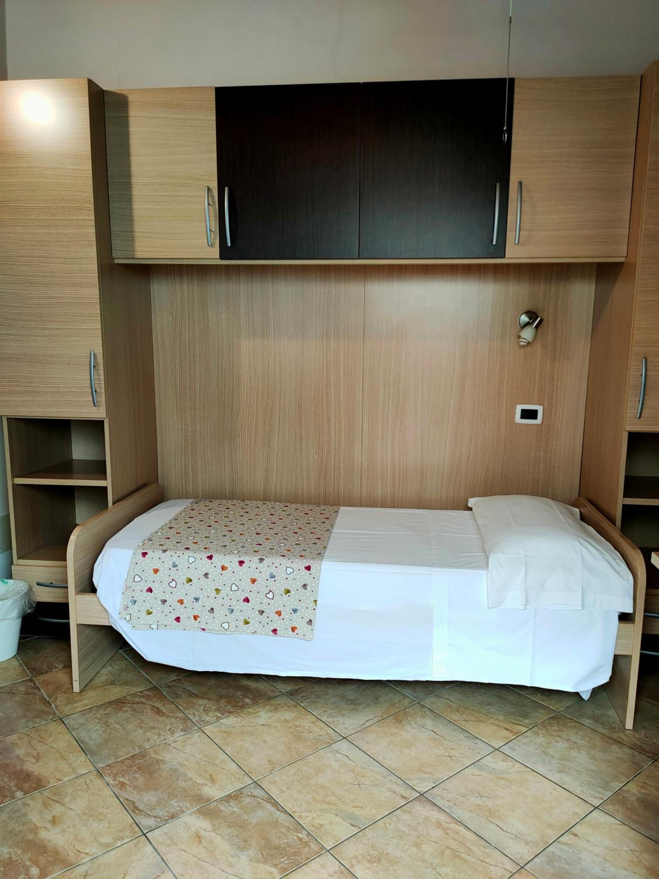 Single Room with Bathroom photo 1