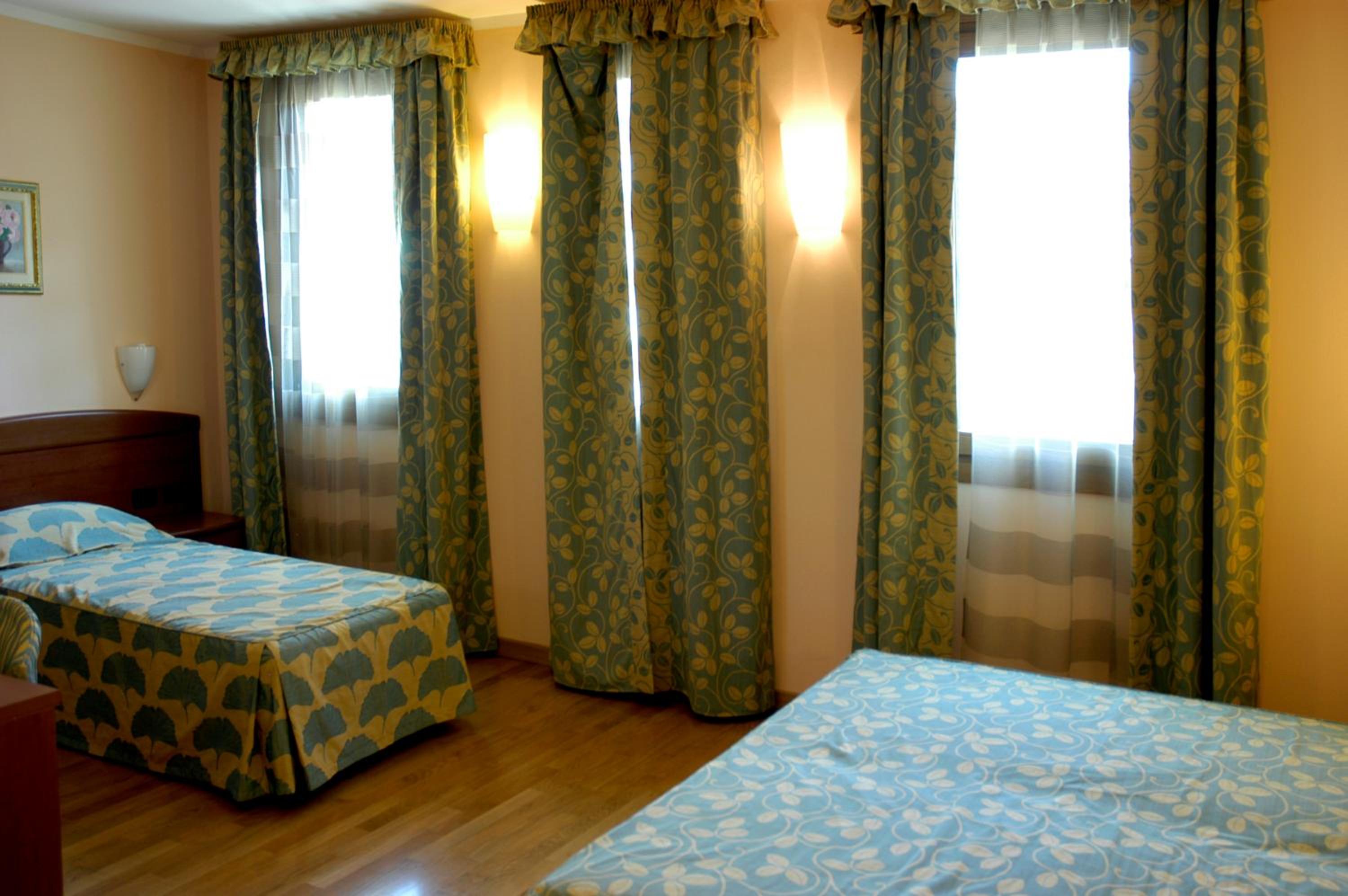 Double or Twin Room - Photo 12