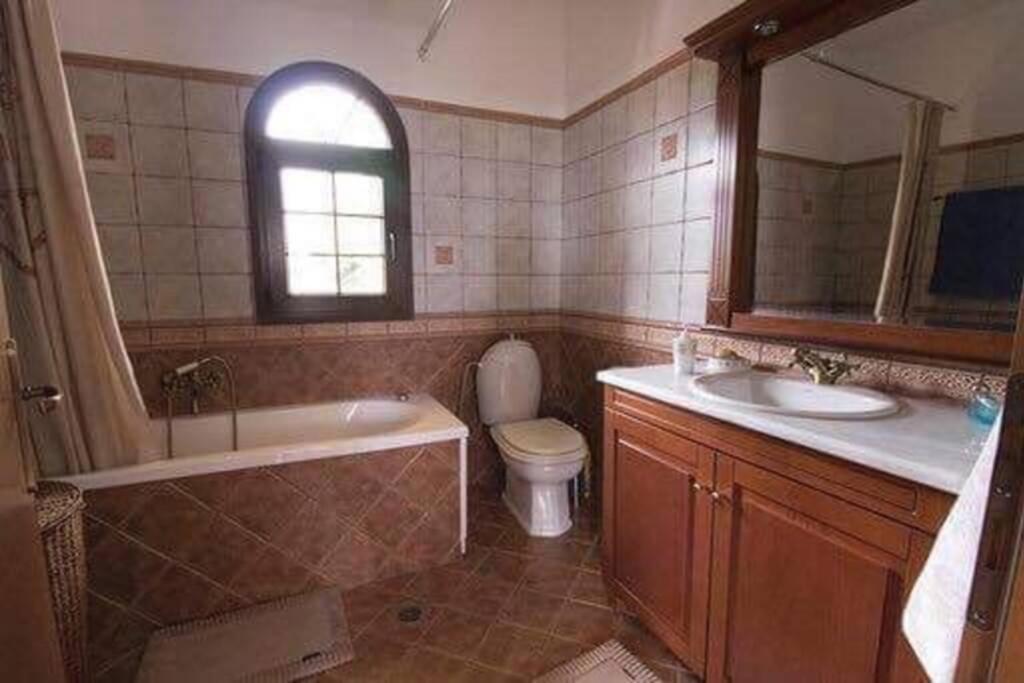 Four-Bedroom House photo 2