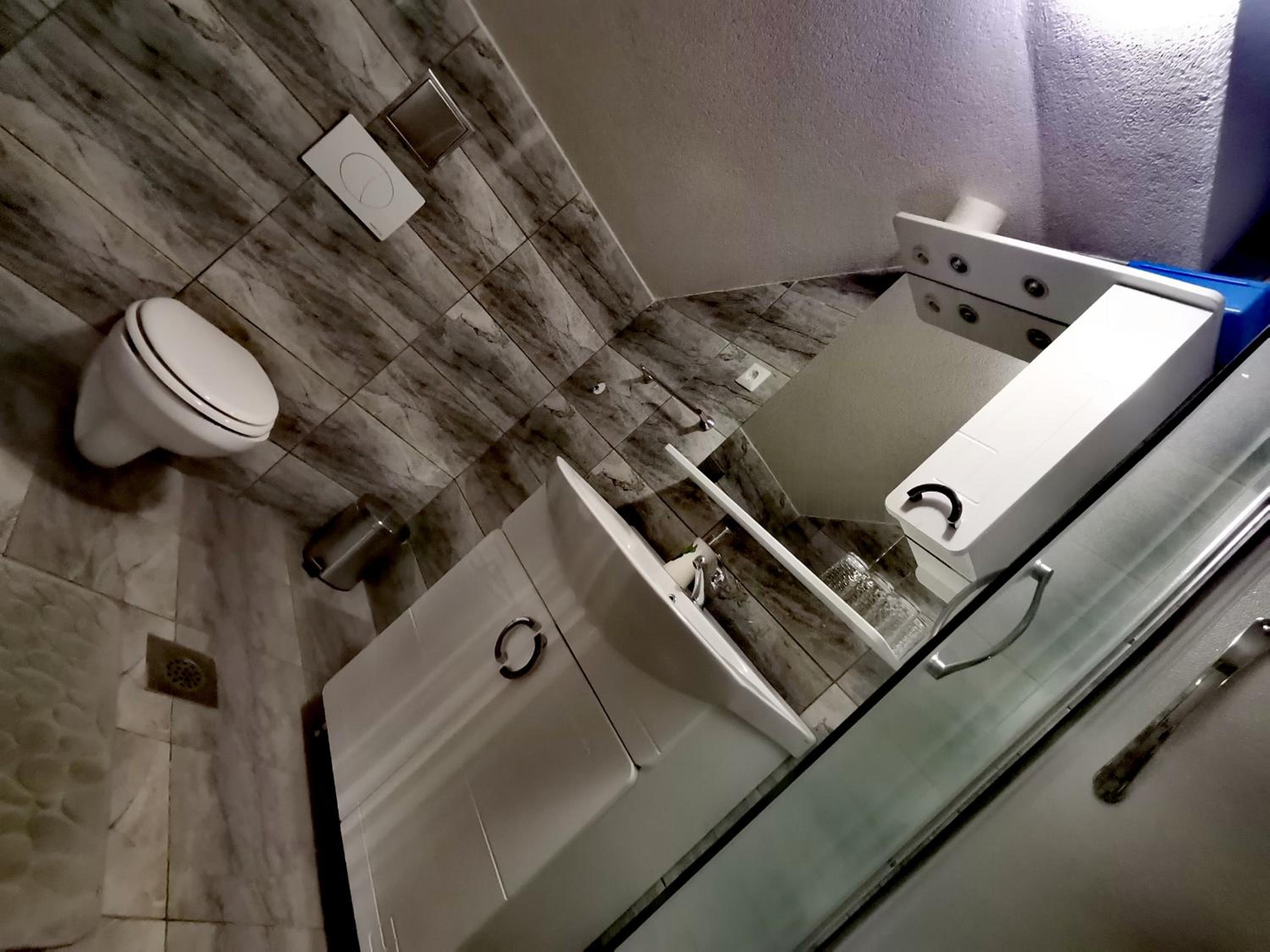 Twin Room - Photo 26