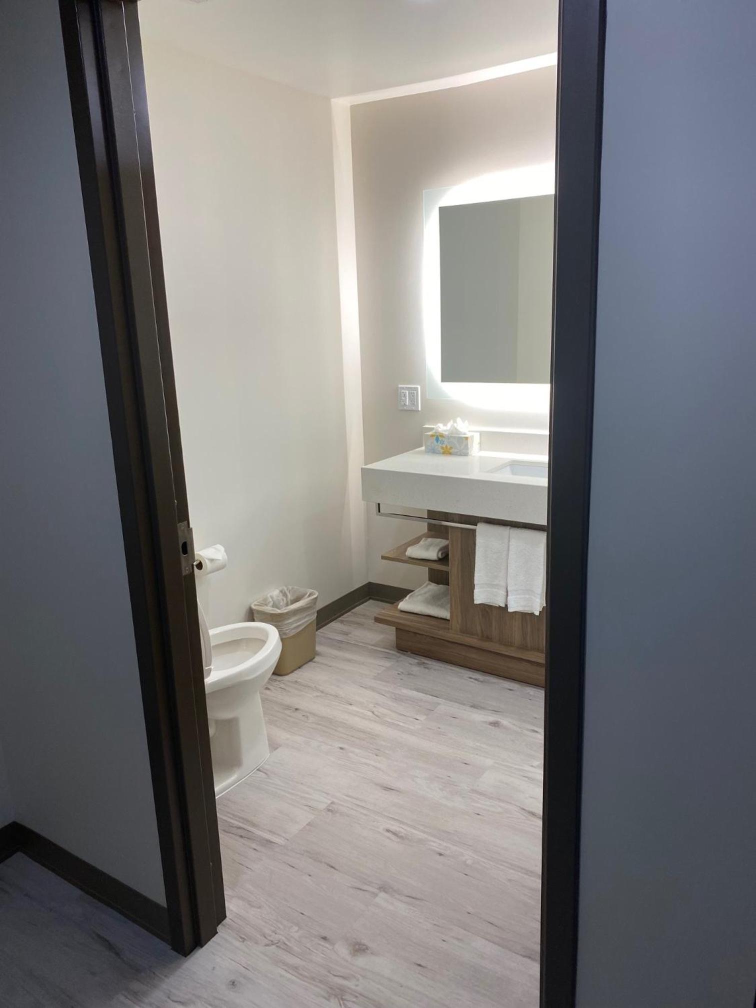 Double room with 2 Queen Beds, Deluxe, Non-Smoking