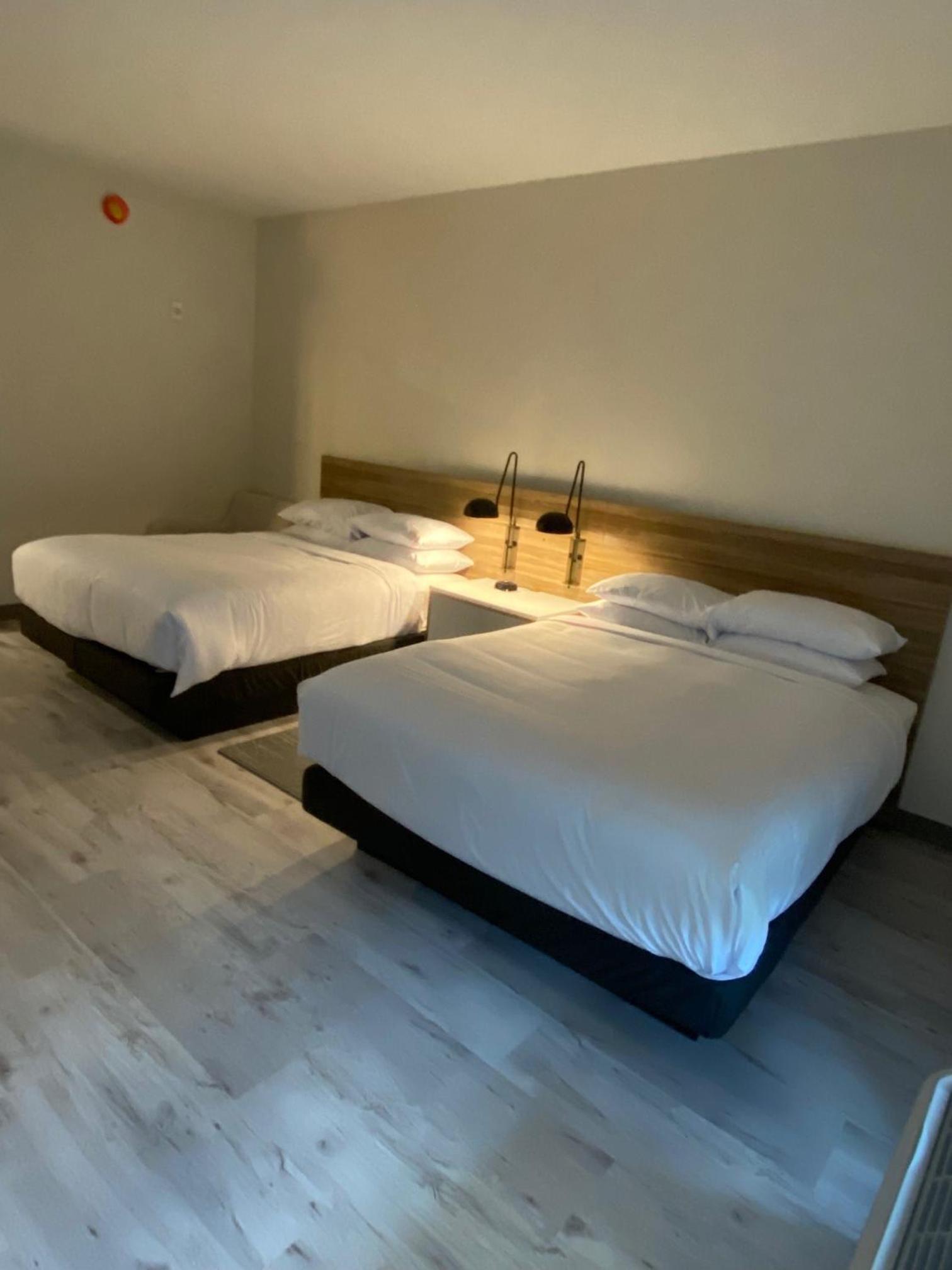 Double room with 2 Queen Beds, Mobility Accessible, Bathtub w/ Grab Bars, Non-Smoking