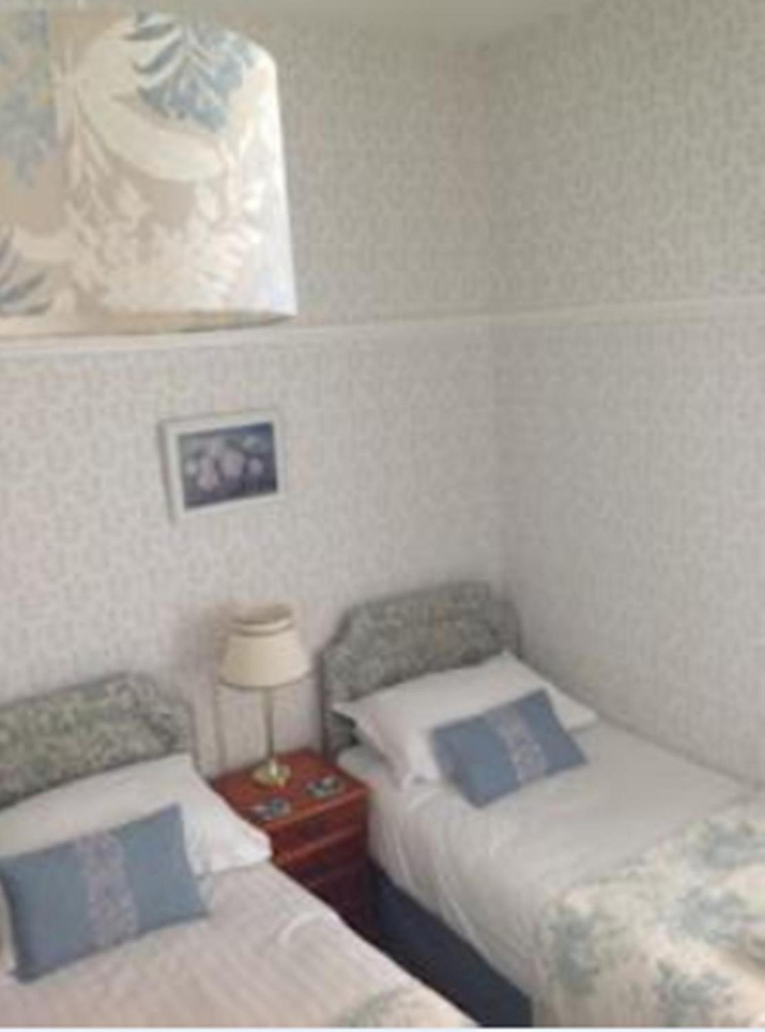 Twin Room Ensuite - Room 3